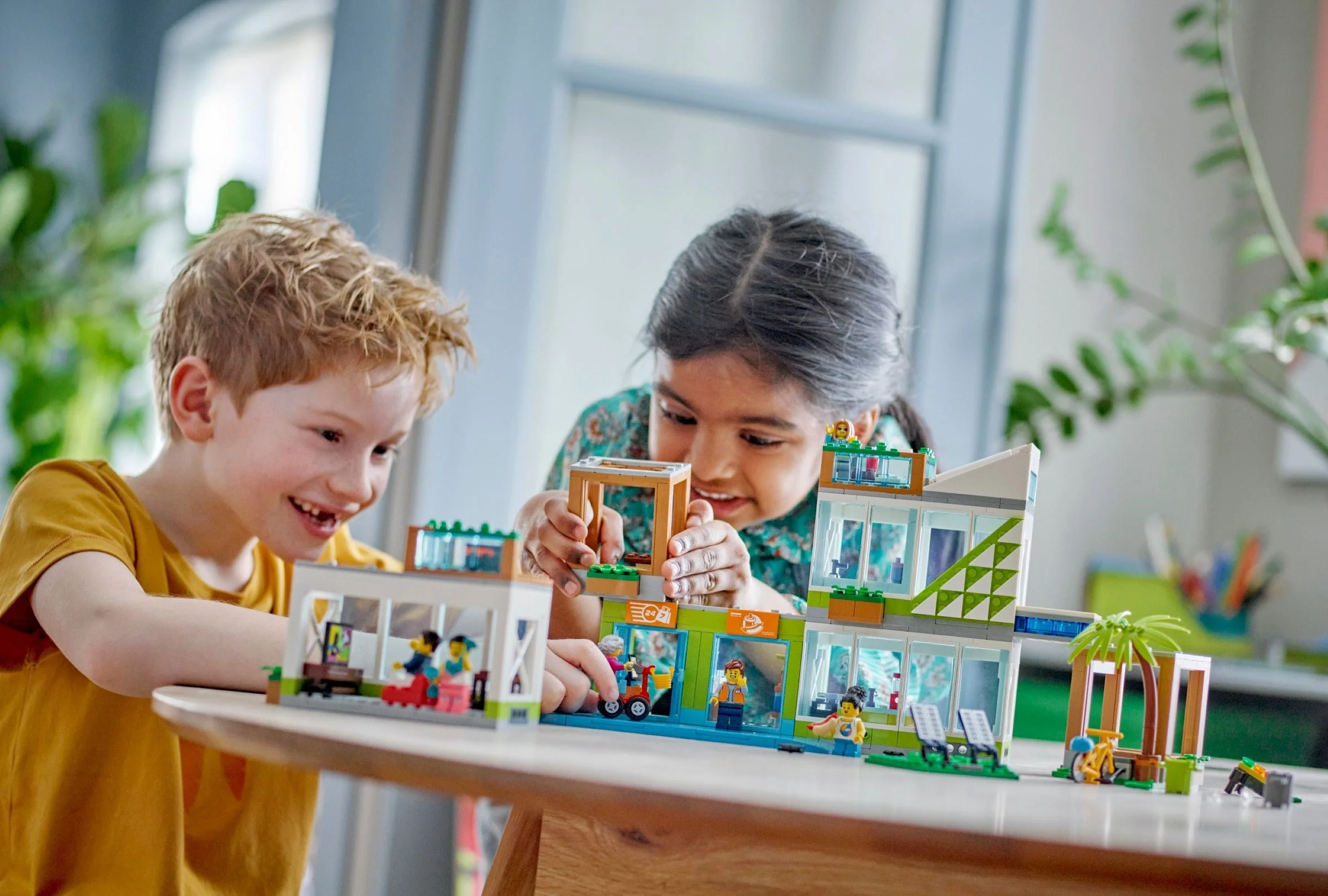 LEGO® 60365 Apartamentowiec - zdjęcie 3