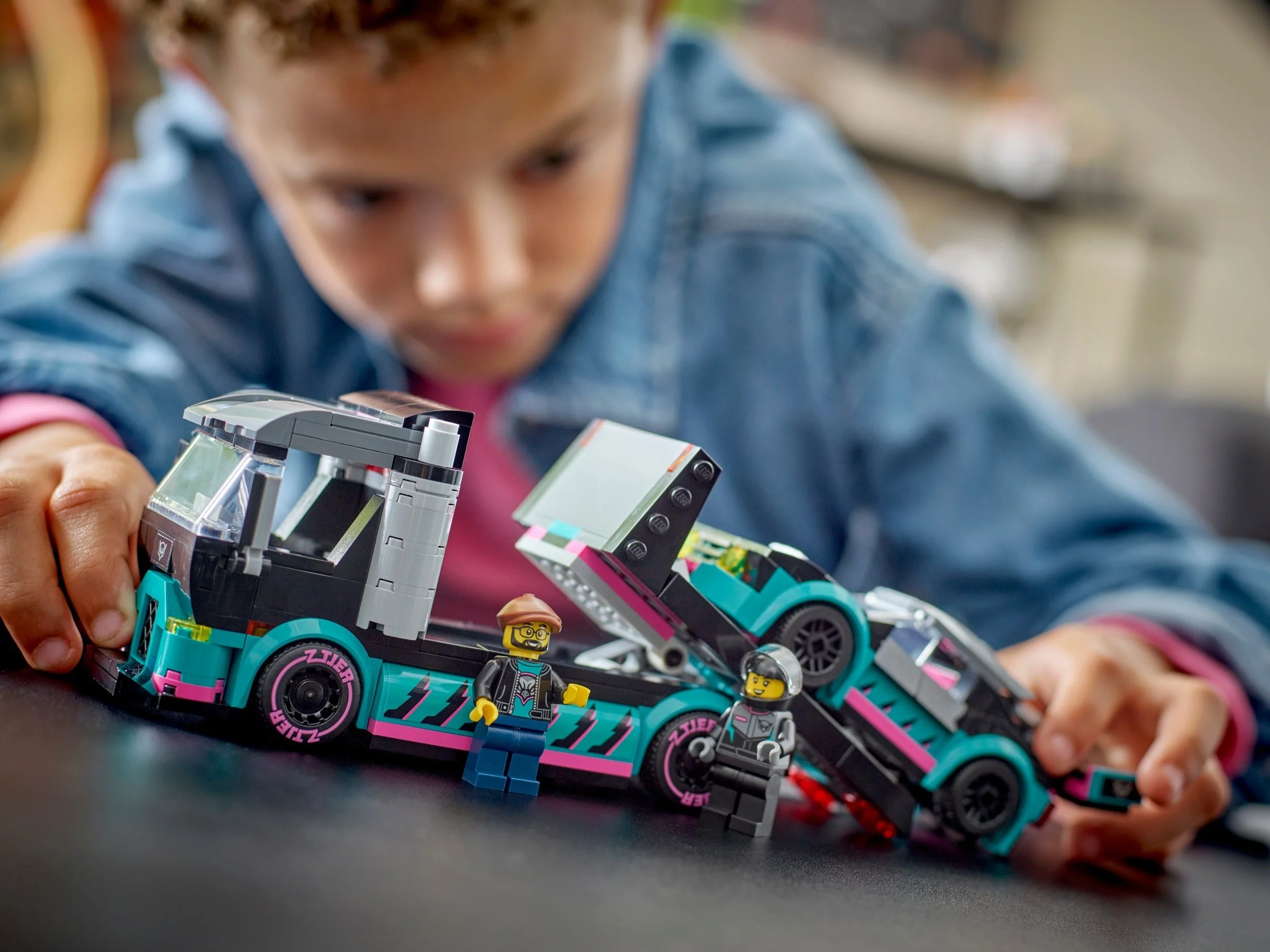 LEGO® 60406 Samochód wyścigowy i laweta - zdjęcie 3