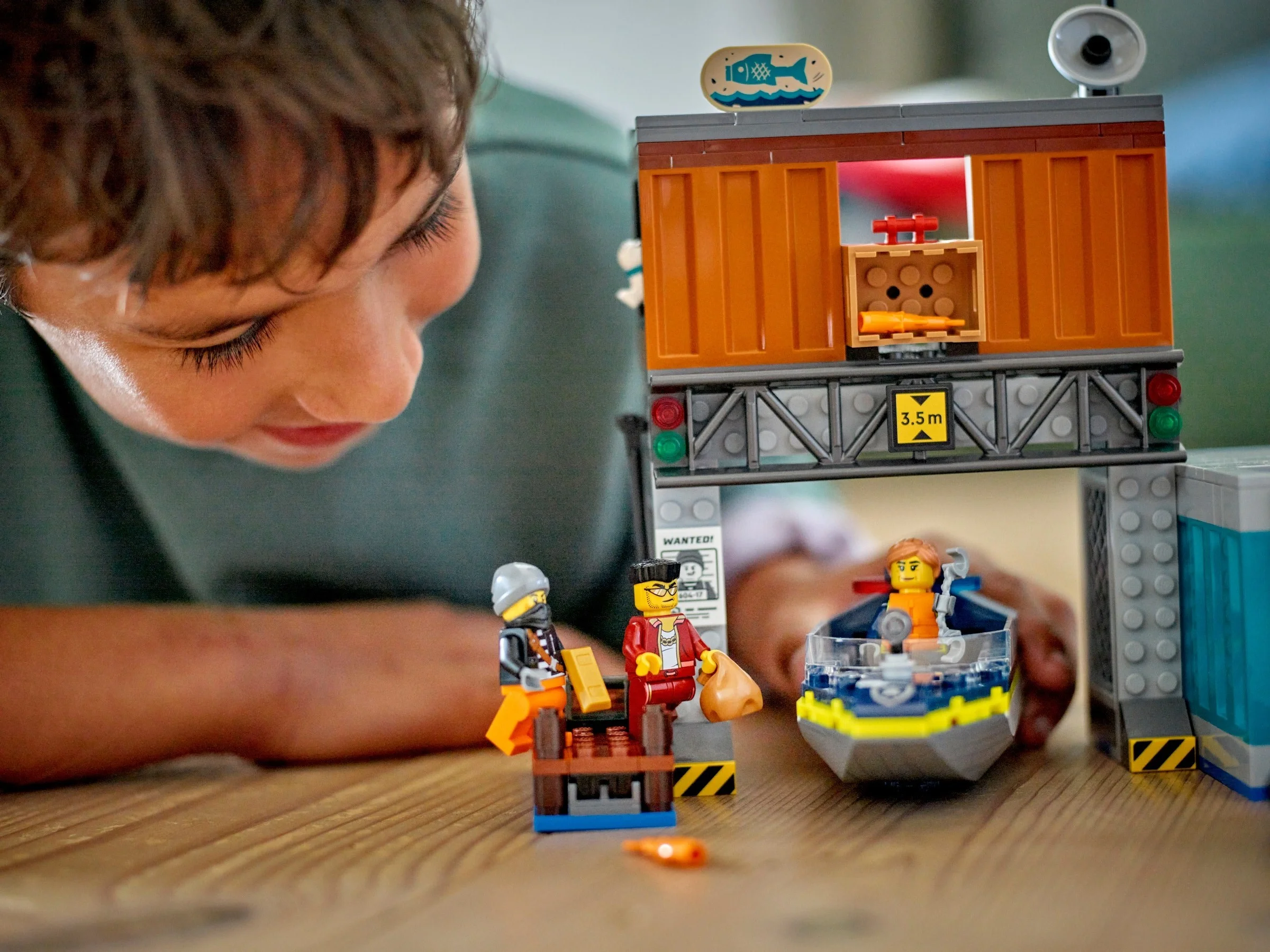 LEGO® 60417 Policyjna motorówka i kryjówka złodziejaszków Nowy - zdjęcie 9
