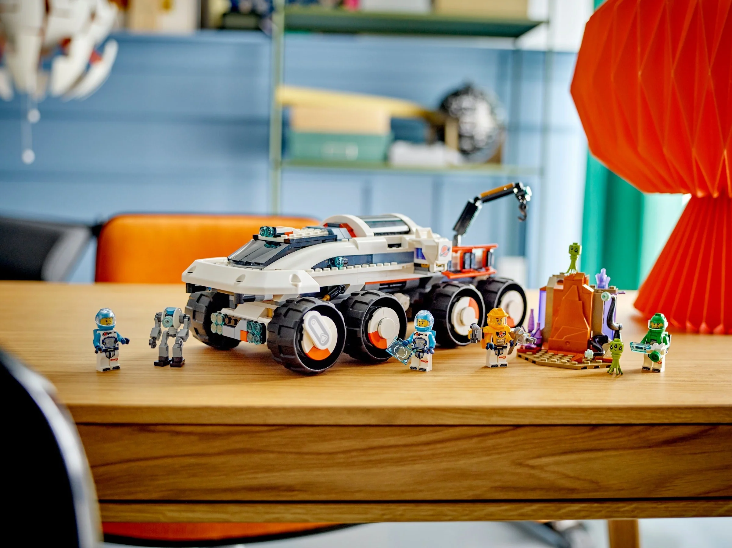 LEGO® 60432 Wóz dowodzenia z żurawiem ładunkowym - zdjęcie 8
