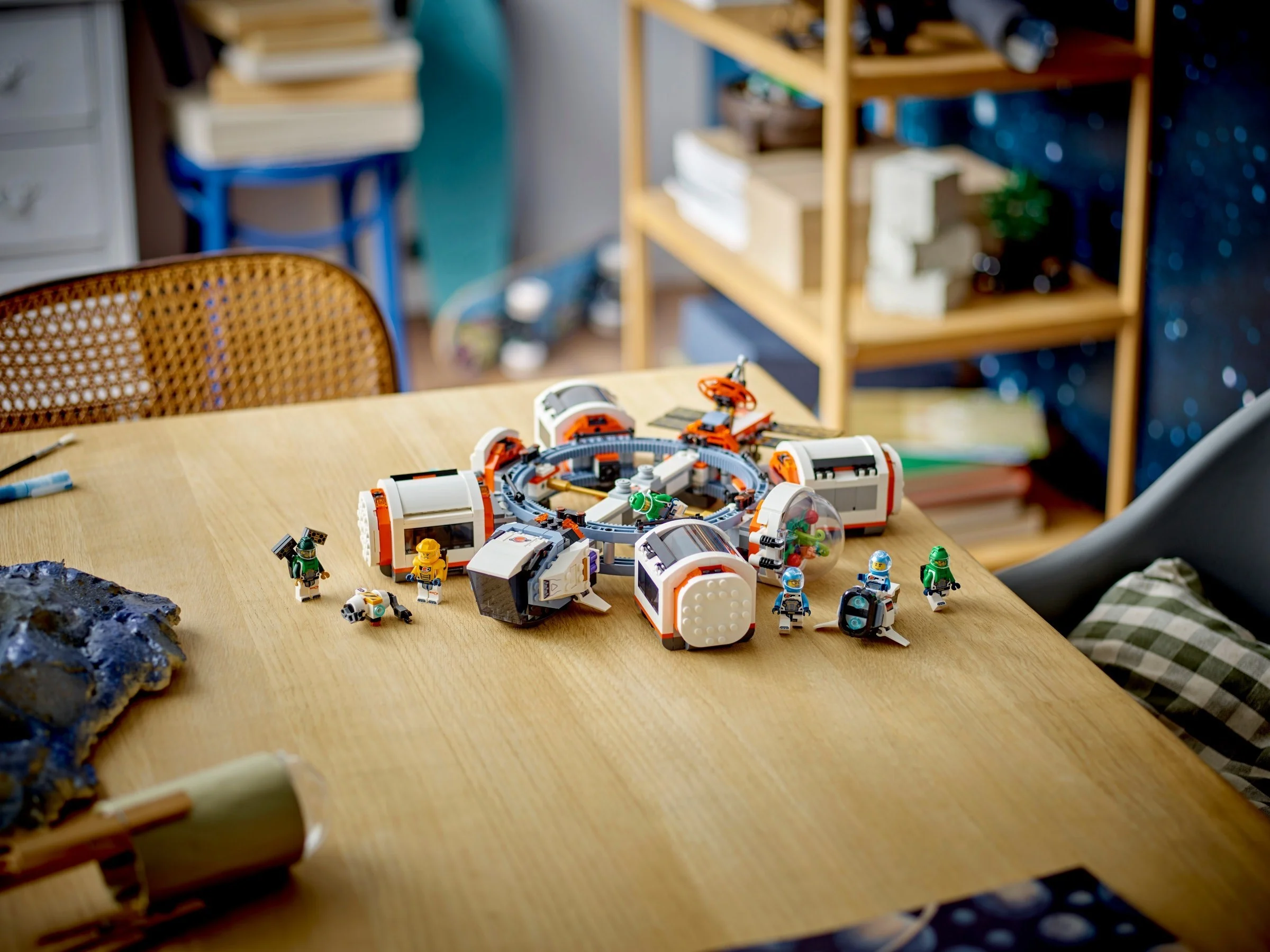 LEGO® 60433 Modułowa stacja kosmiczna - zdjęcie 8