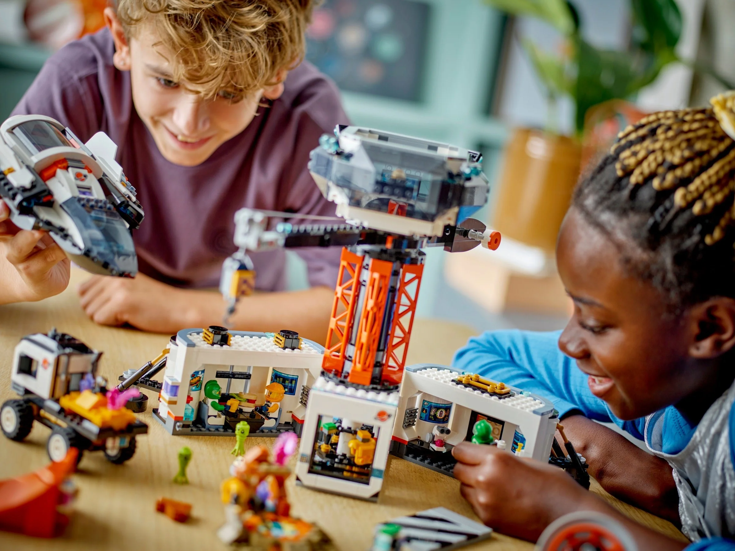 LEGO® 60434 Stacja kosmiczna i stanowisko startowe rakiety - zdjęcie 9