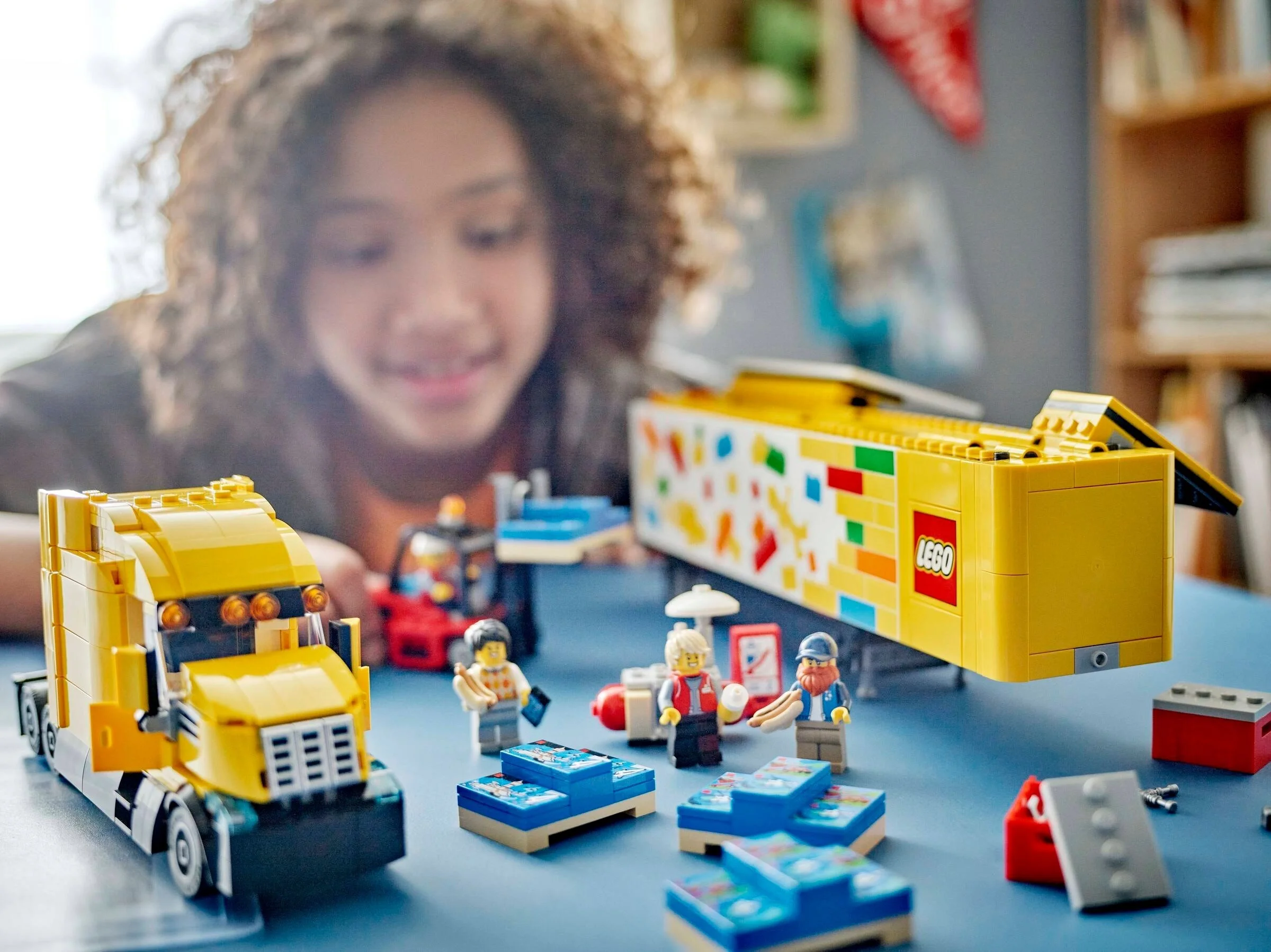 LEGO® 60440 Żółta ciężarówka dostawcza - zdjęcie 11