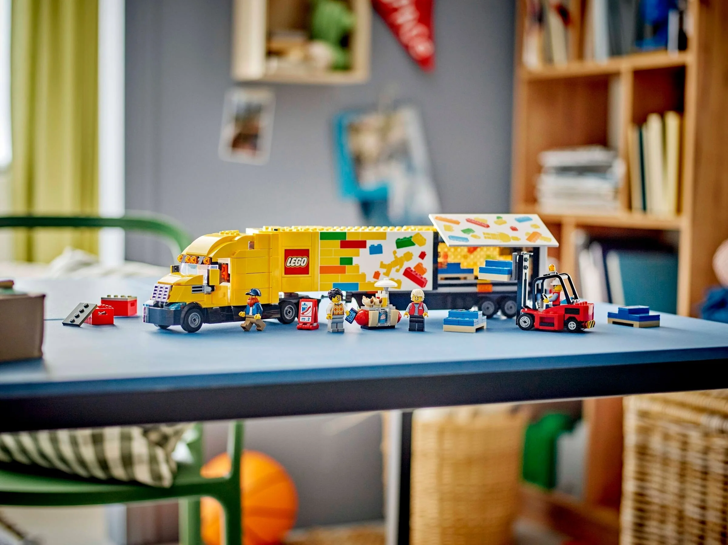 LEGO® 60440 Żółta ciężarówka dostawcza - zdjęcie 13