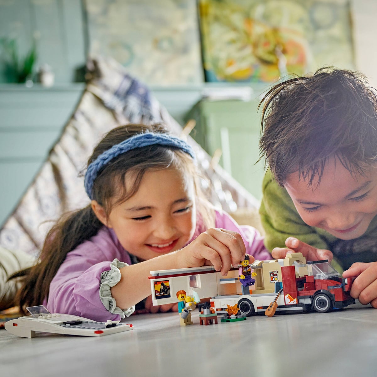 LEGO® 60454 Wakacyjny kamper pełen przygód - zdjęcie 8