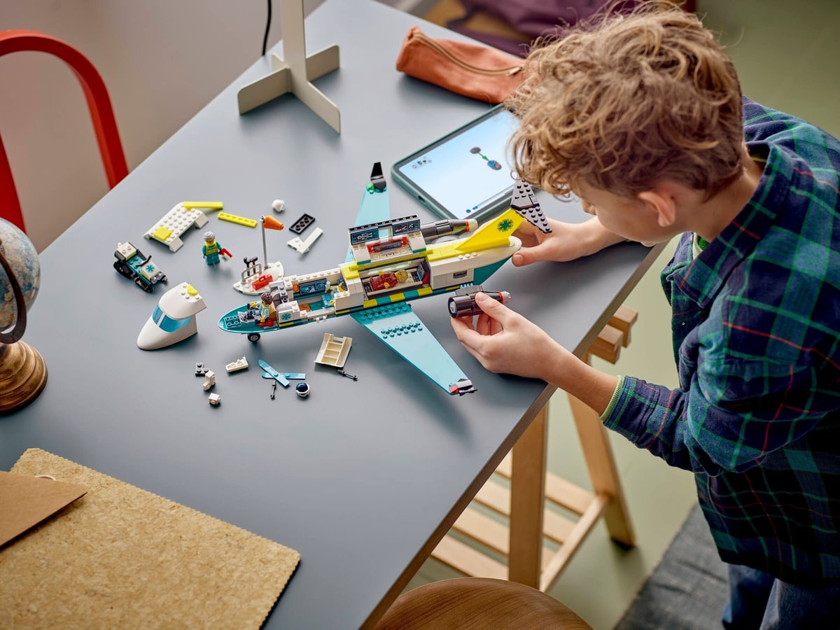 LEGO® 60465 Samolot pogotowia ratunkowego - zdjęcie 8