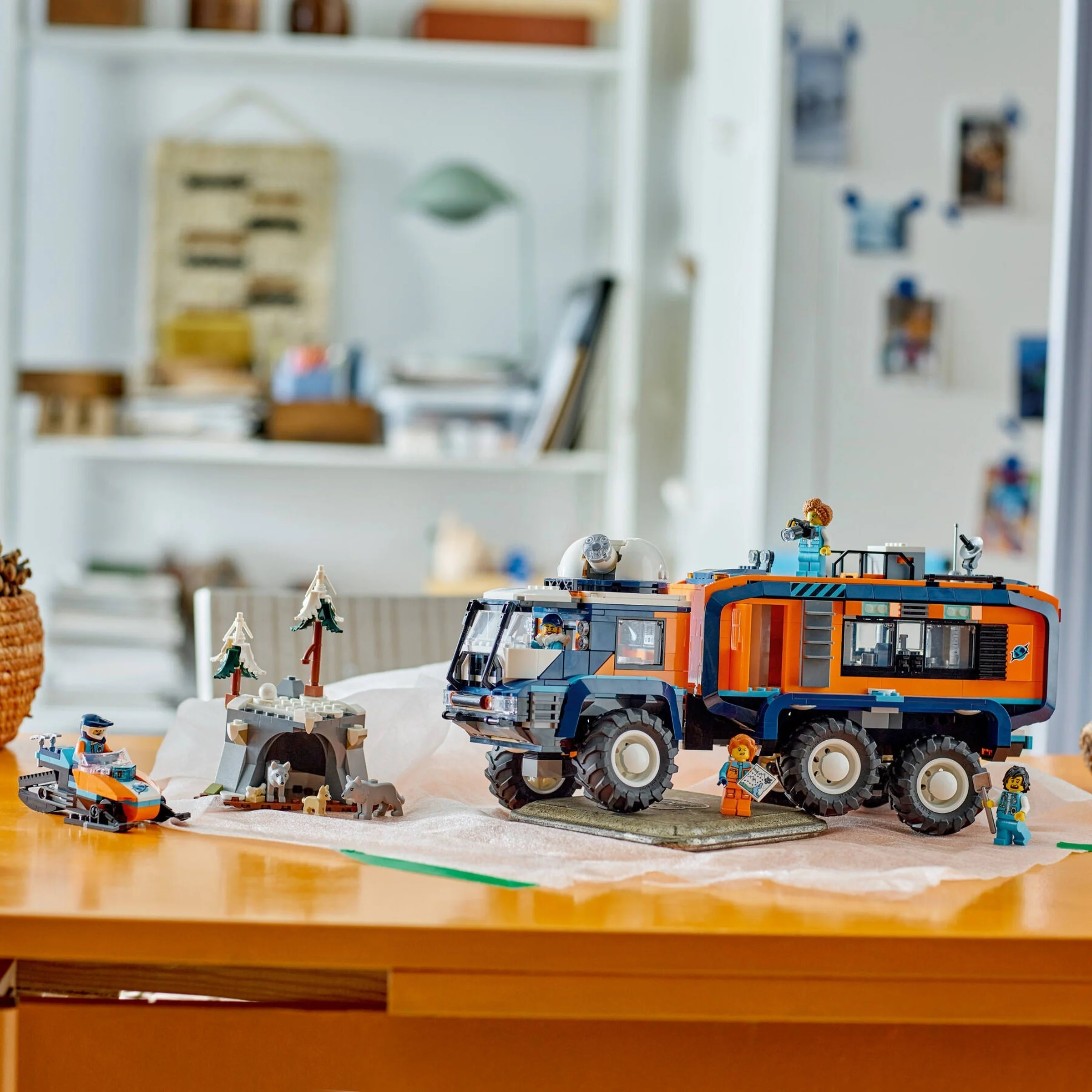 LEGO® 60471 Ciężarówka z laboratorium arktycznej odkrywczyni - zdjęcie 7