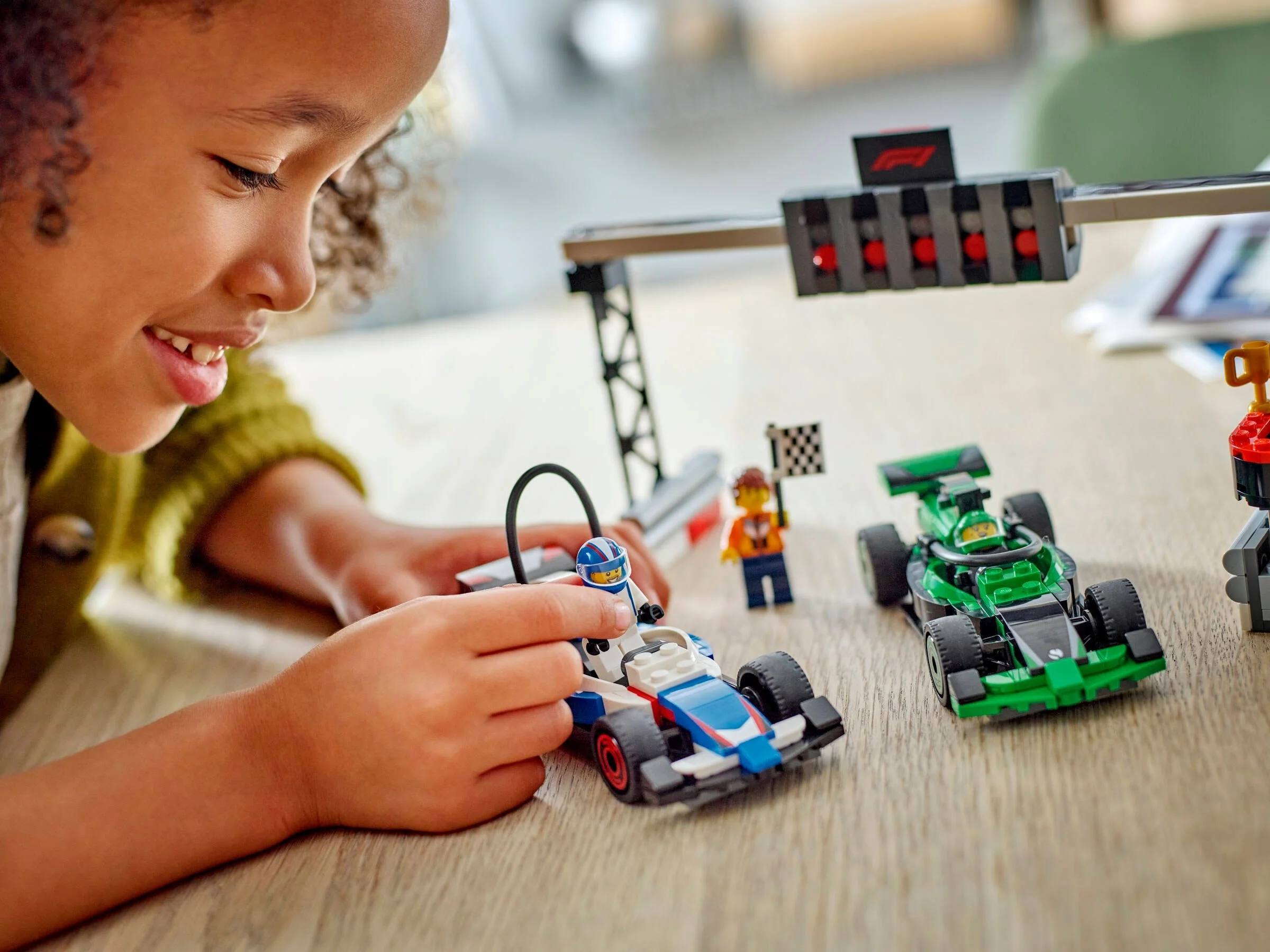 LEGO® 60474 Padok F1 z bolidami VCARB i Sauber - zdjęcie 4