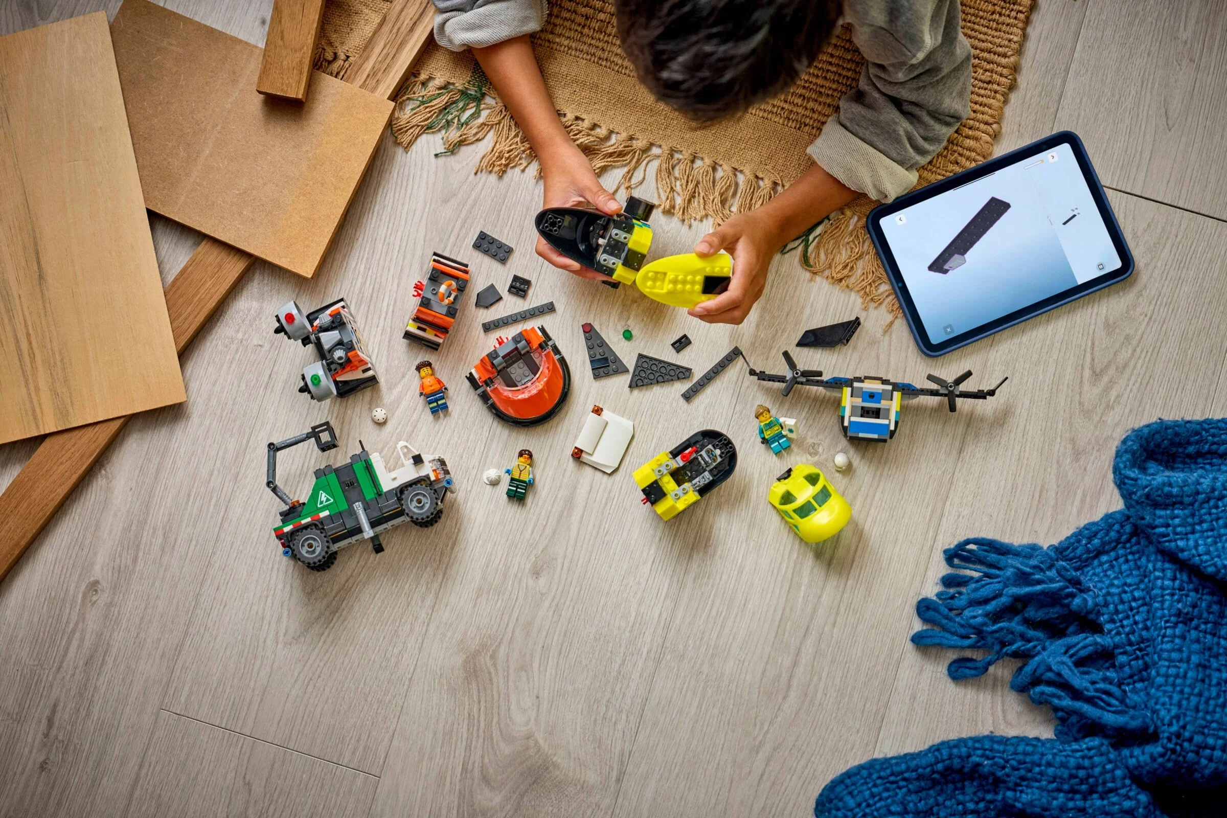 LEGO® 60505 LEGO City Zestaw z samolotem, ciężarówką serwisową i poduszkowcem - zdjęcie 18