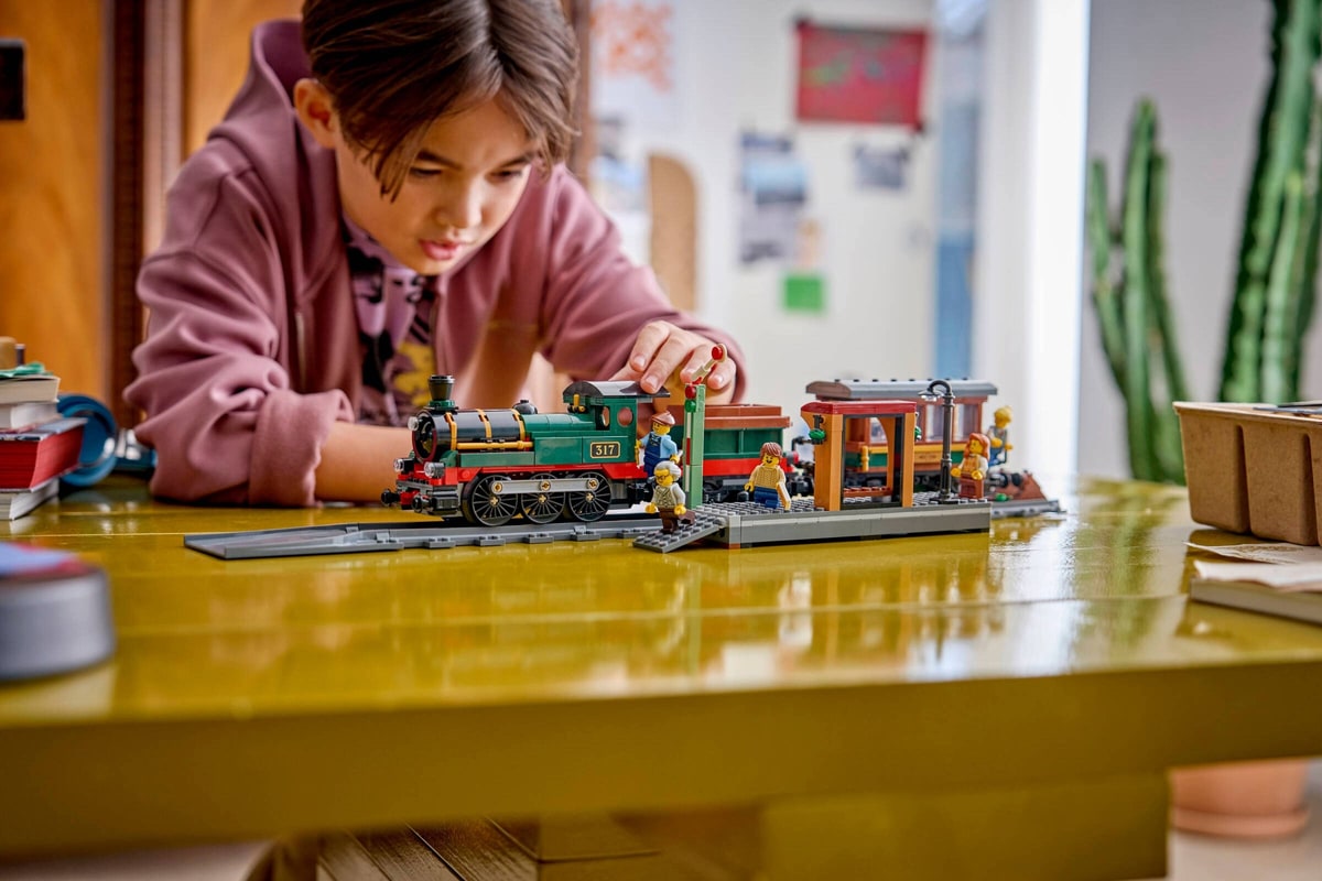 LEGO® 60511 Retro pociąg z lokomotywą parową - zdjęcie 10