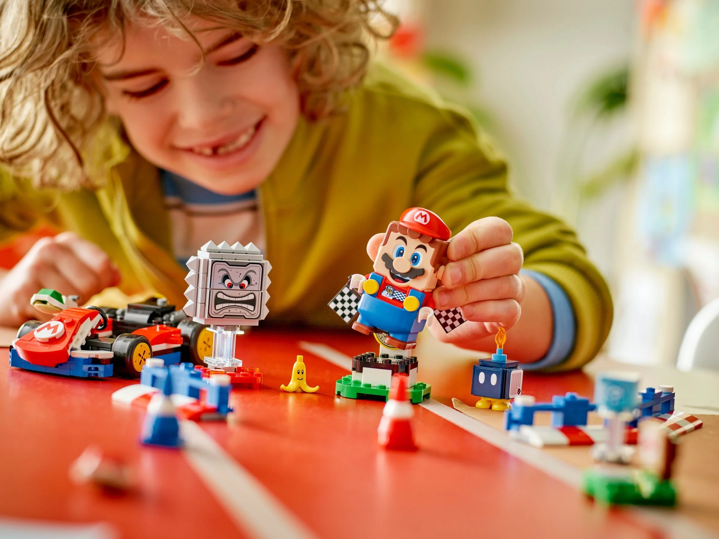 LEGO® 72043 Mario Kart - Interaktywna figurka LEGO Mario i Standard Kart - zdjęcie 5