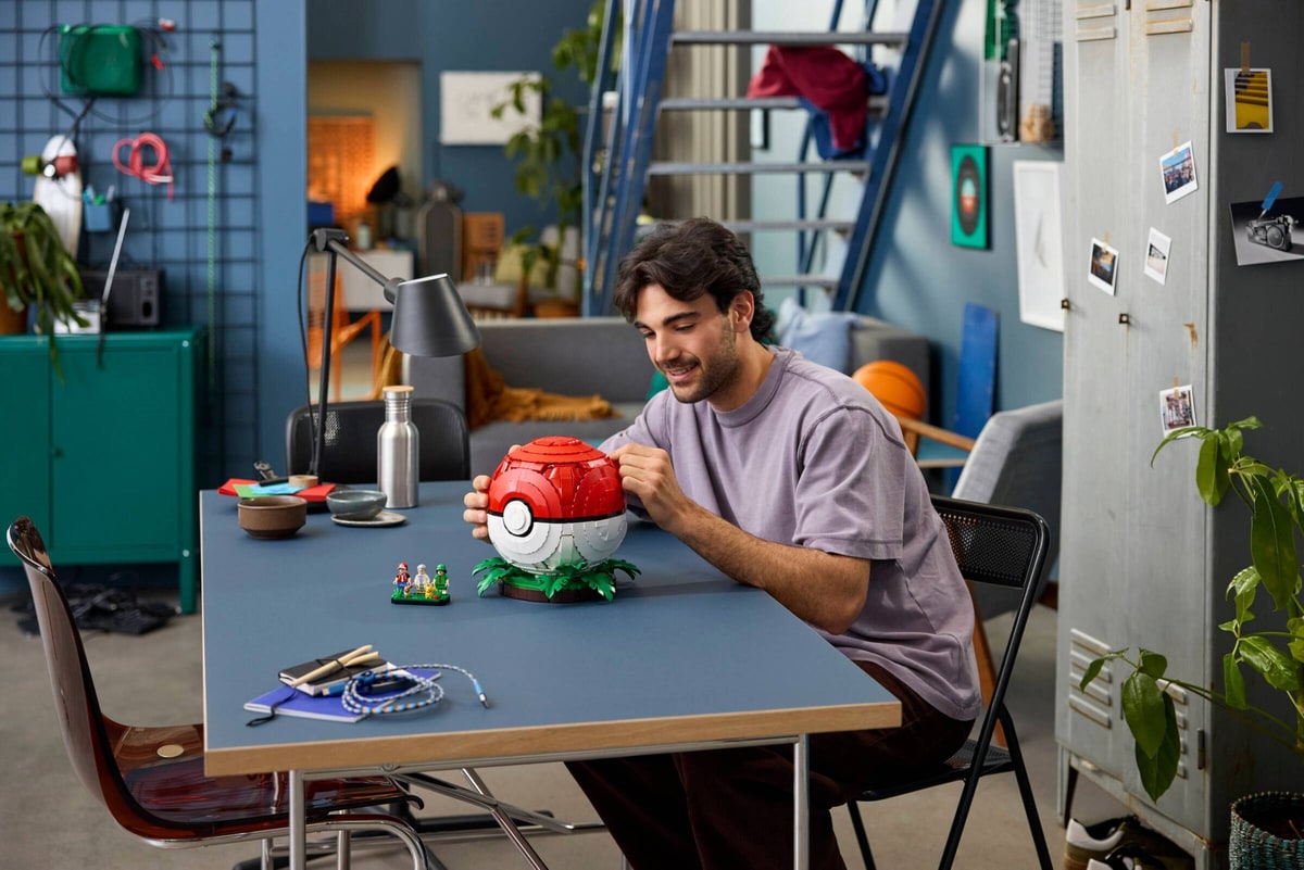 LEGO® 72154 Kultowy Pokéball z Trenerami - zdjęcie 13