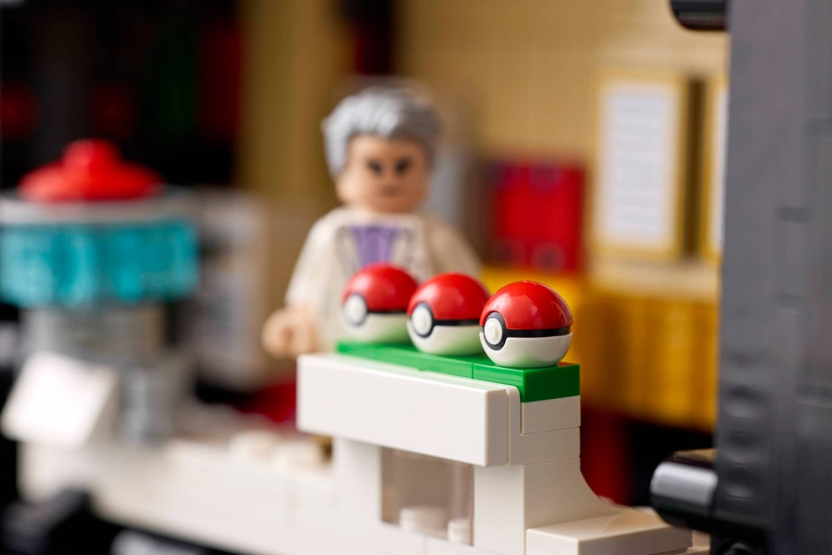 LEGO® 72154 Kultowy Pokéball z Trenerami - zdjęcie 8