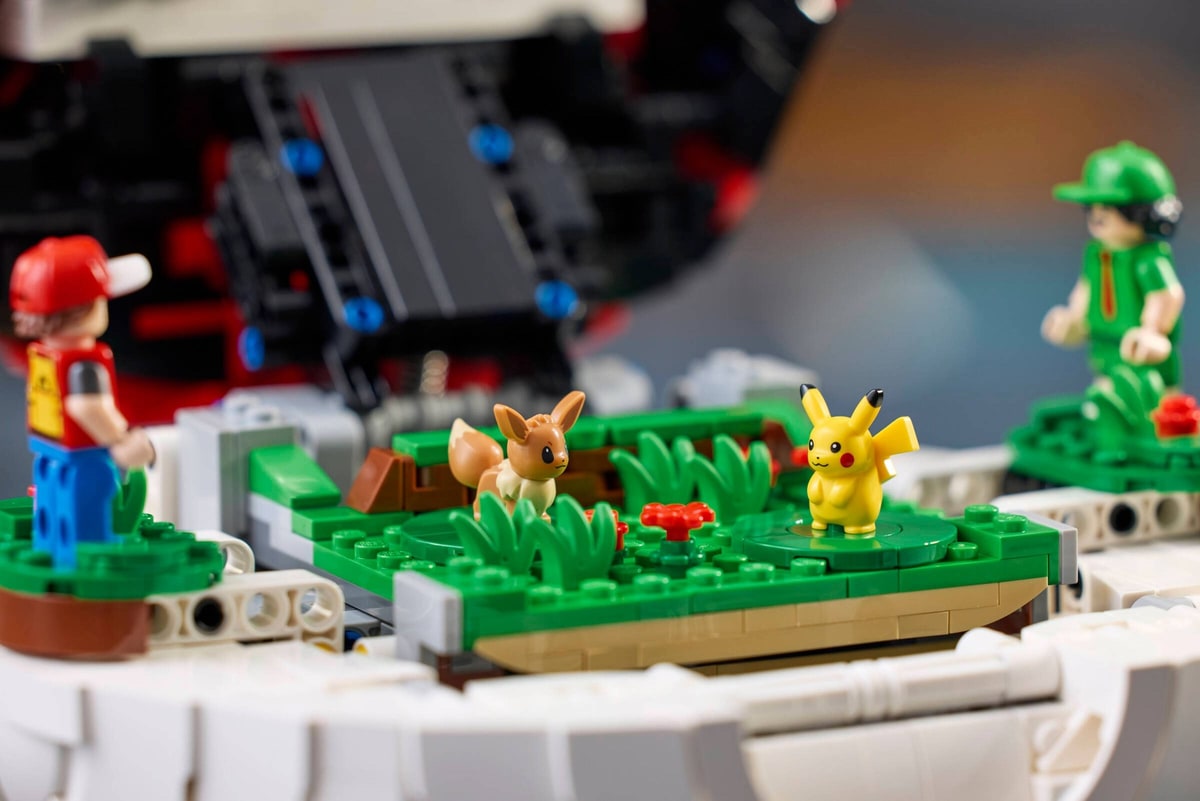 LEGO® 72154 Kultowy Pokéball z Trenerami - zdjęcie 10