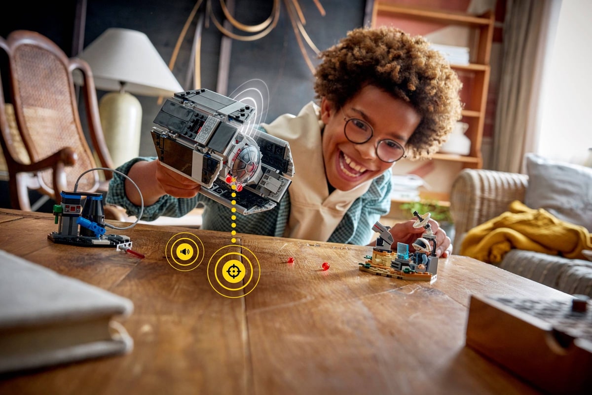 LEGO® 75421 SMART Play: Myśliwiec TIE Dartha Vadera - zdjęcie 10