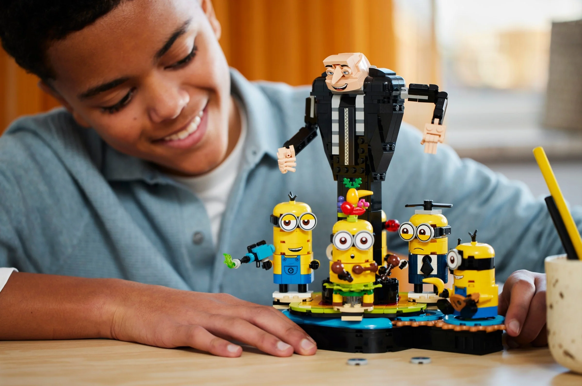LEGO® 75582 Gru i minionki z klocków - zdjęcie 6