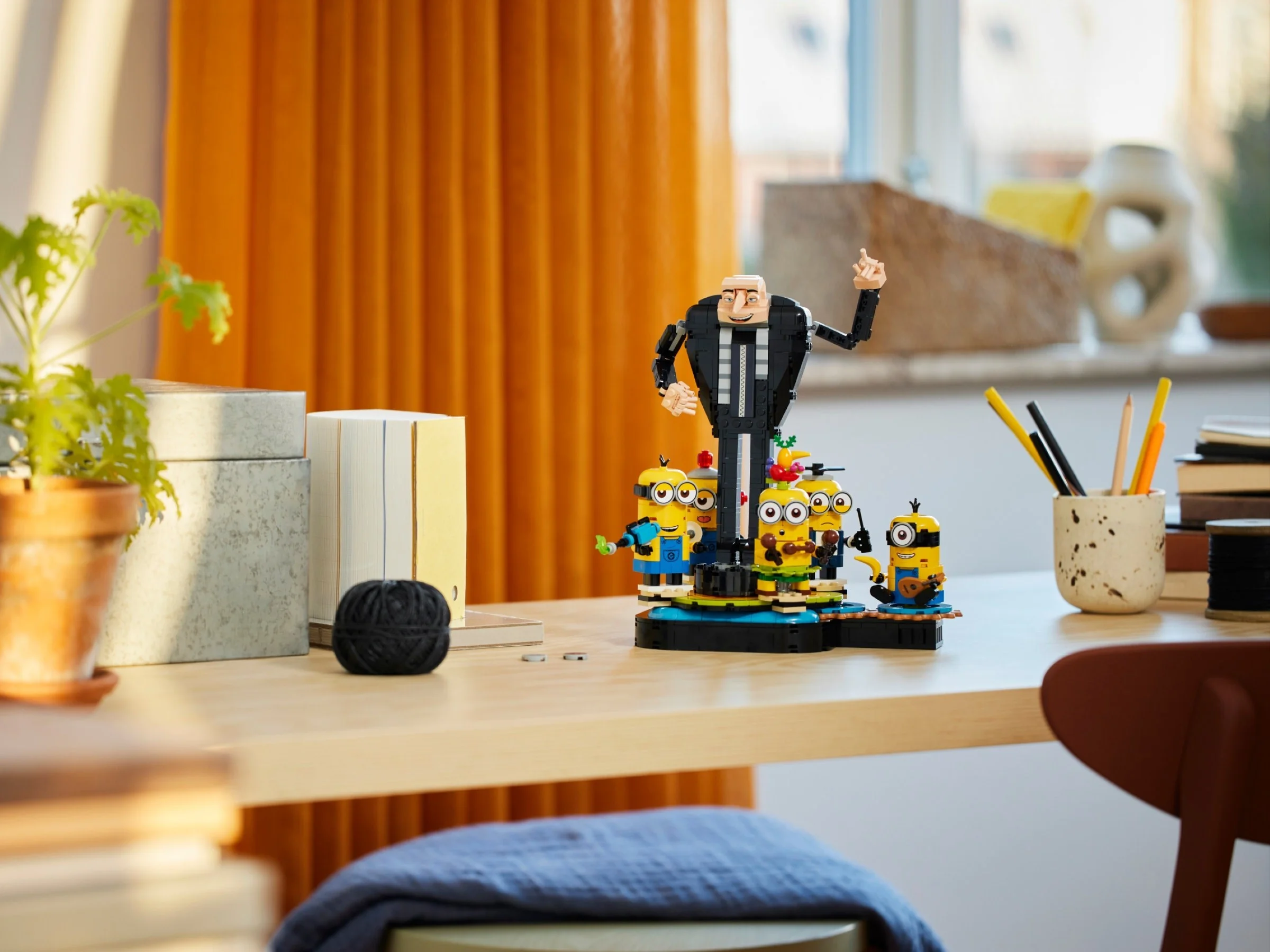 LEGO® 75582 Gru i minionki z klocków - zdjęcie 7