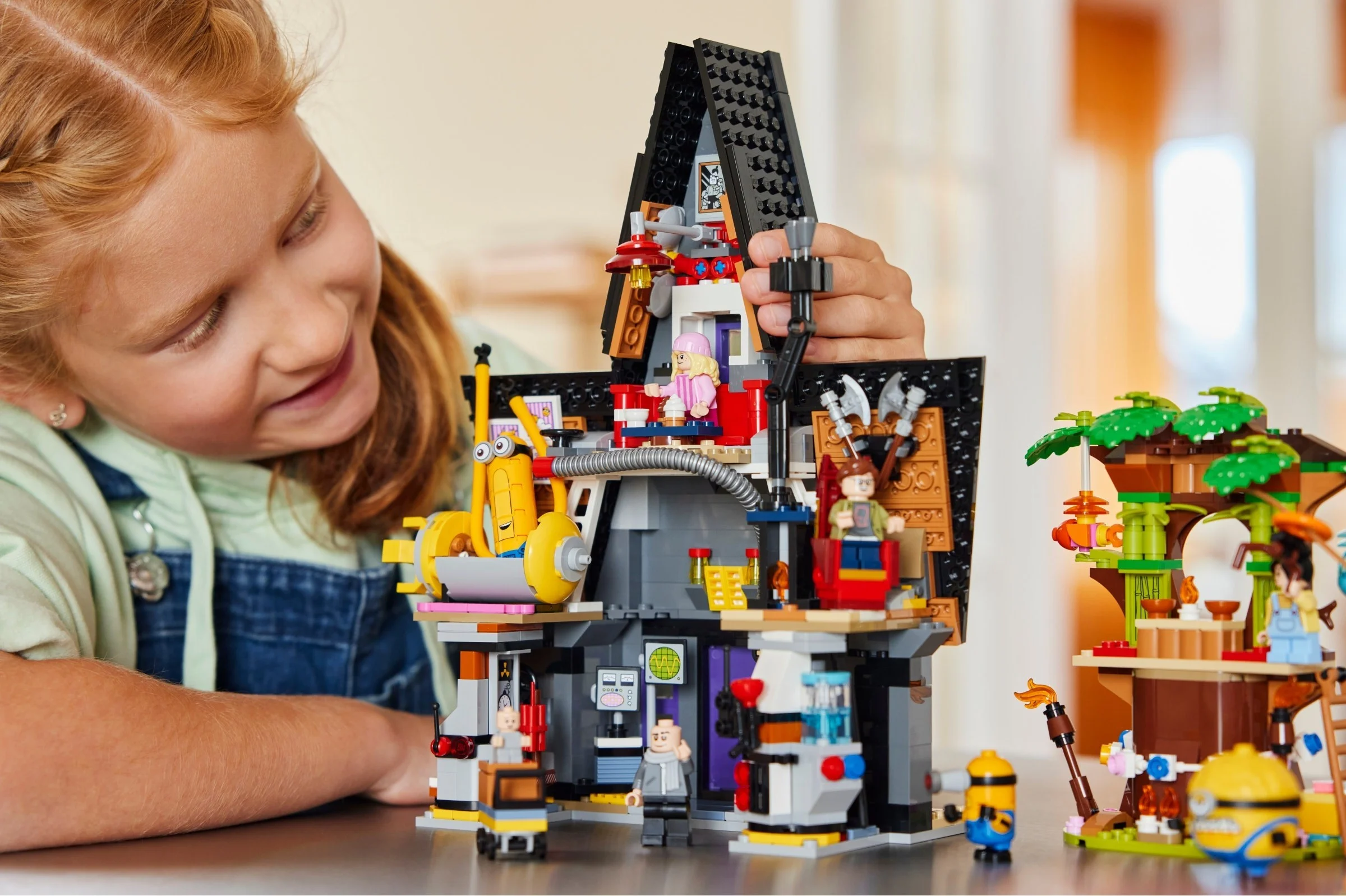 LEGO® 75583 Rodzinna rezydencja Gru i minionków - zdjęcie 9