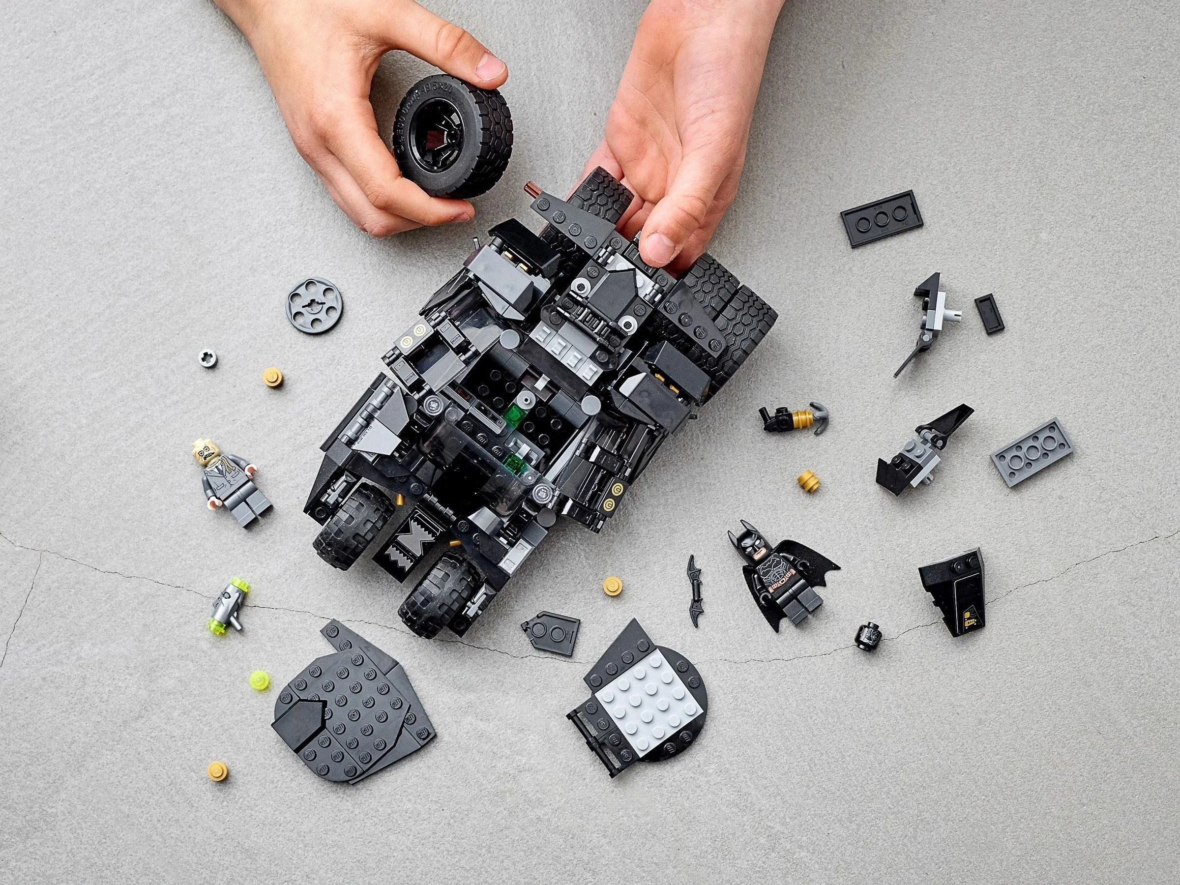 LEGO® 76239 DC Batman™ Tumbler: starcie ze Strachem na Wróble™ - zdjęcie 4