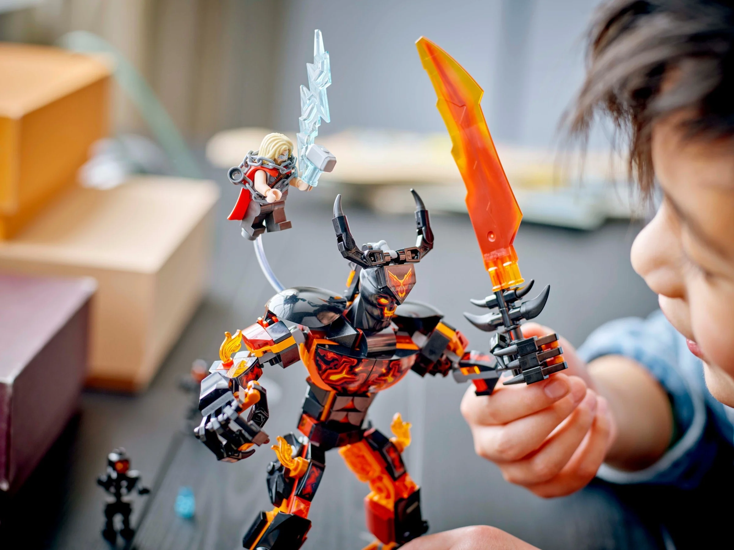 LEGO® 76289 Thor kontra figurka konstrukcyjna Surtura - zdjęcie 4