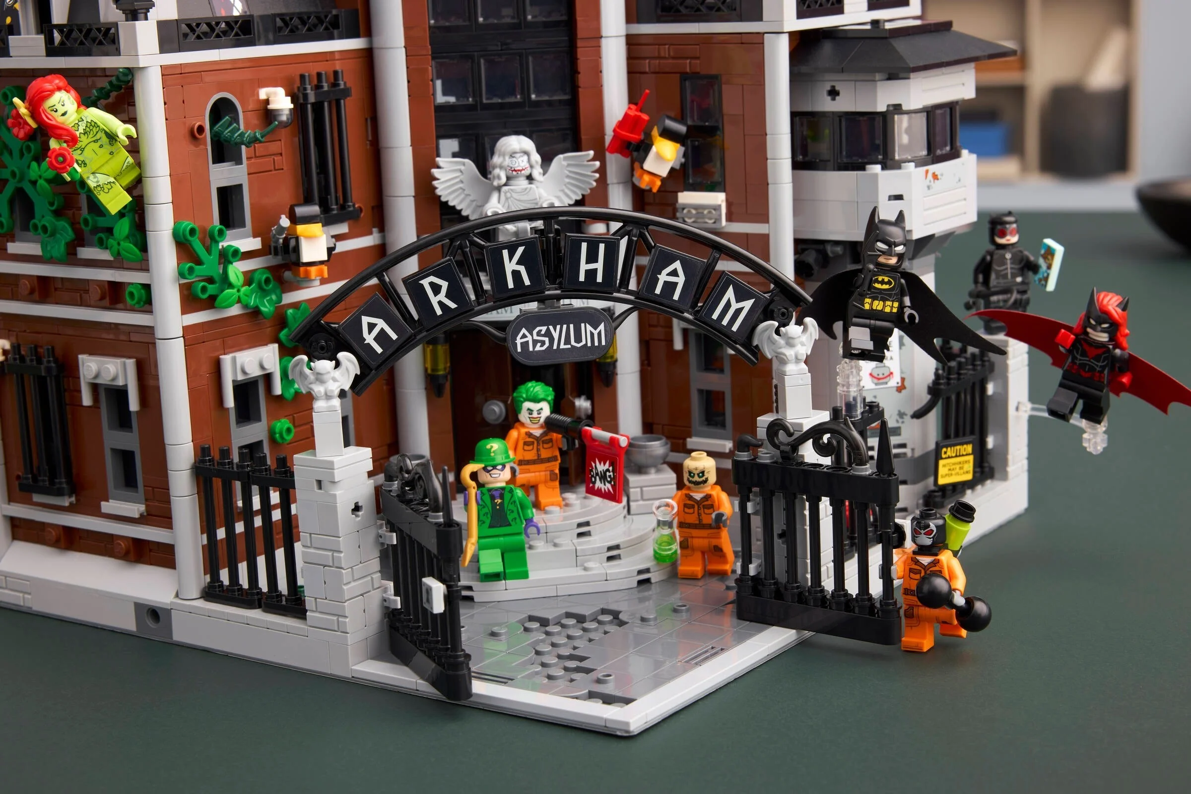 LEGO® 76300 ® Super Heroes - Arkham Asylum™ - zdjęcie 13