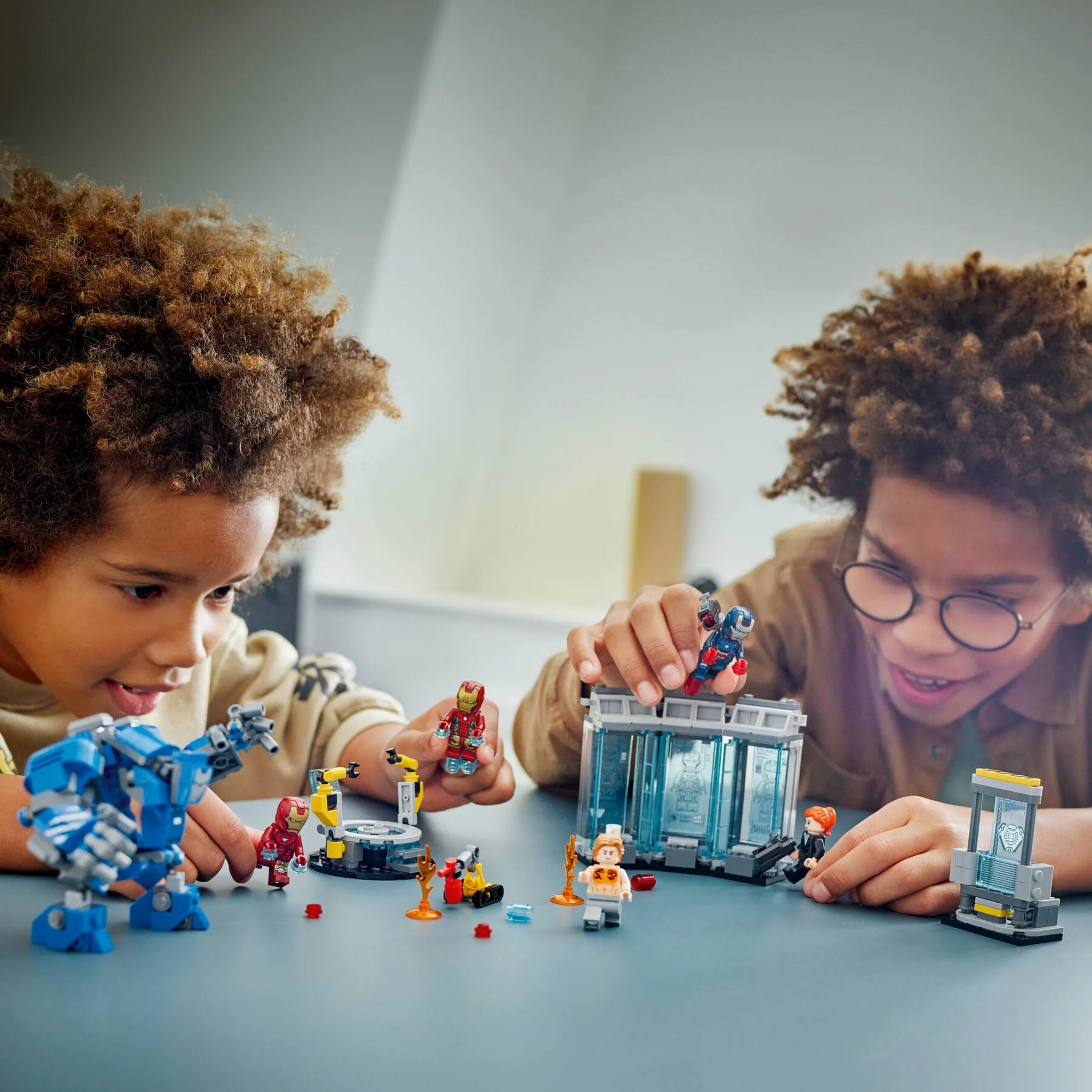 LEGO® 76315 Laboratorium Iron Mana: Zbrojownia - zdjęcie 7
