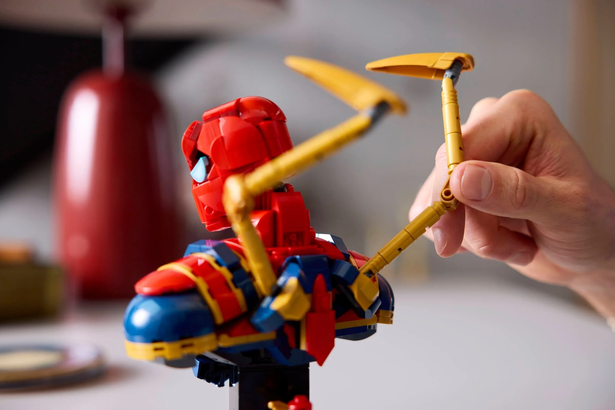 LEGO® 76326 Popiersie Iron Spider-Mana - zdjęcie 7