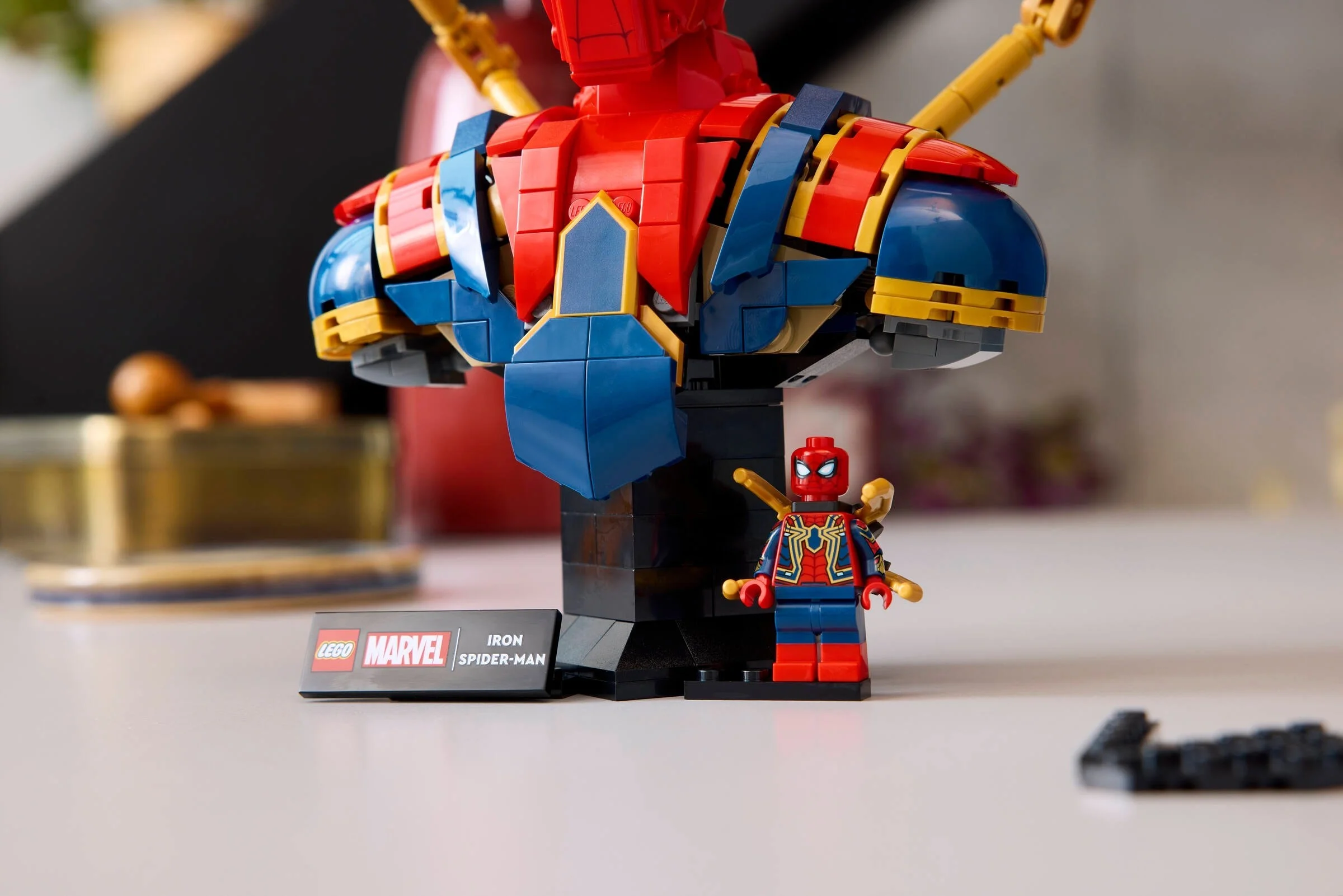 LEGO® 76326 Popiersie Iron Spider-Mana - zdjęcie 9