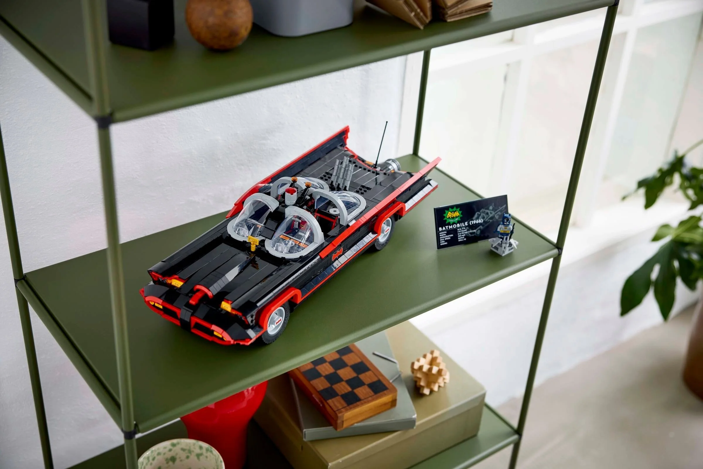 LEGO® 76328 Klasyczny serial telewizyjny Batman - Batmobil - zdjęcie 5