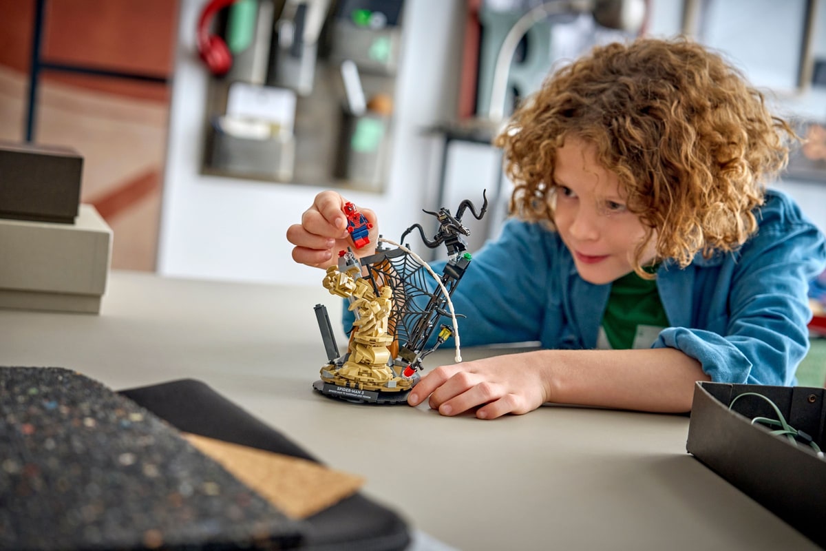 LEGO® 76334 Epicka bitwa: Spider-Man kontra Sandman - zdjęcie 15