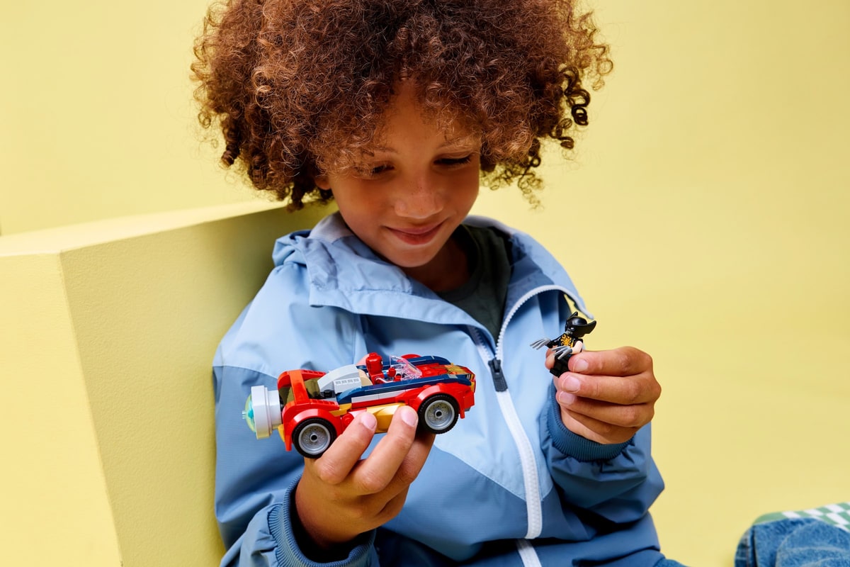 LEGO® 76336 Spider-Man w samochodzie kontra zvenomowany Wolverine - zdjęcie 15