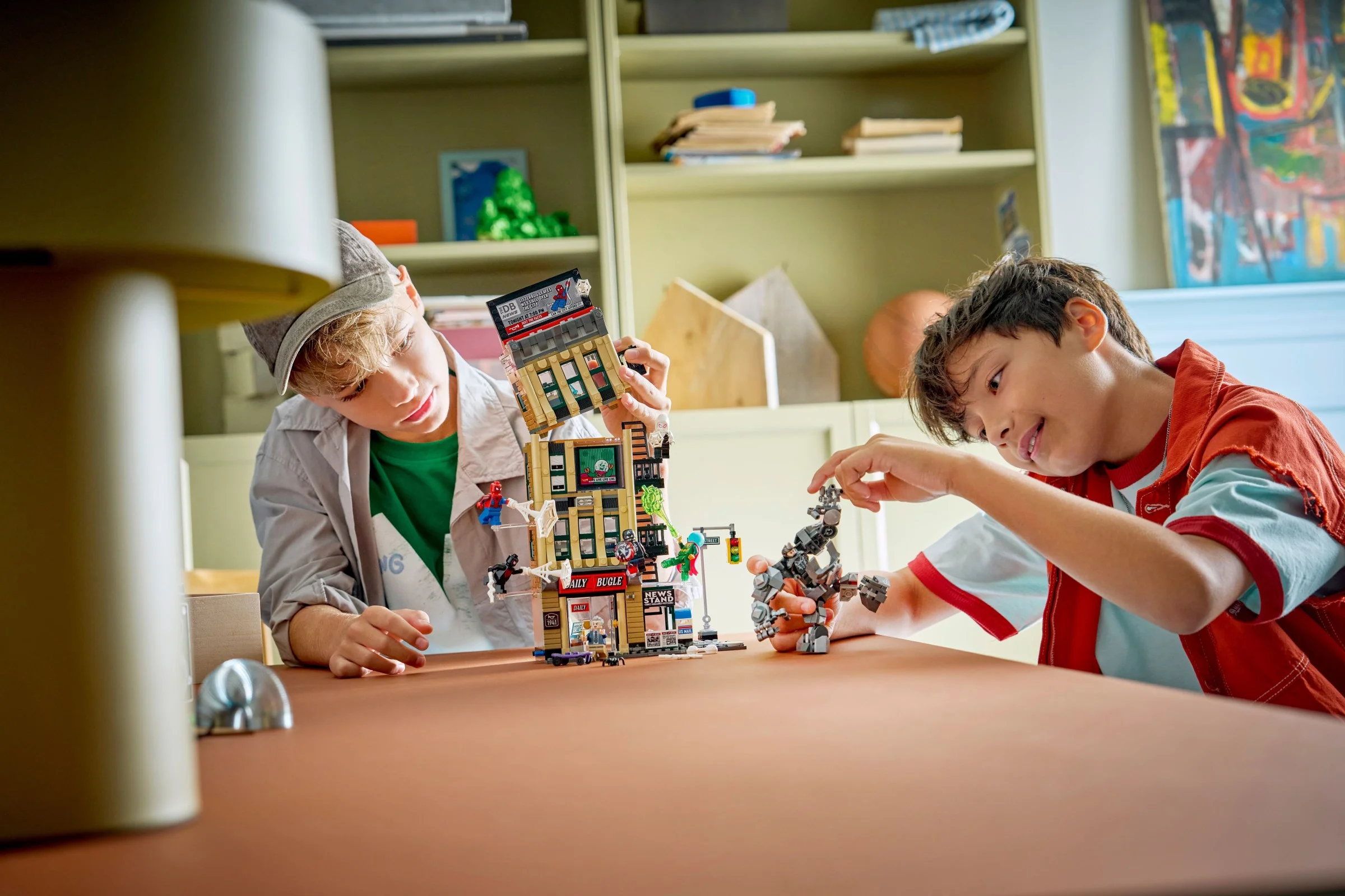 LEGO® 76342 LEGO Super Heroes Spider-Man kontra Mysterio: Daily Bugle - zdjęcie 22