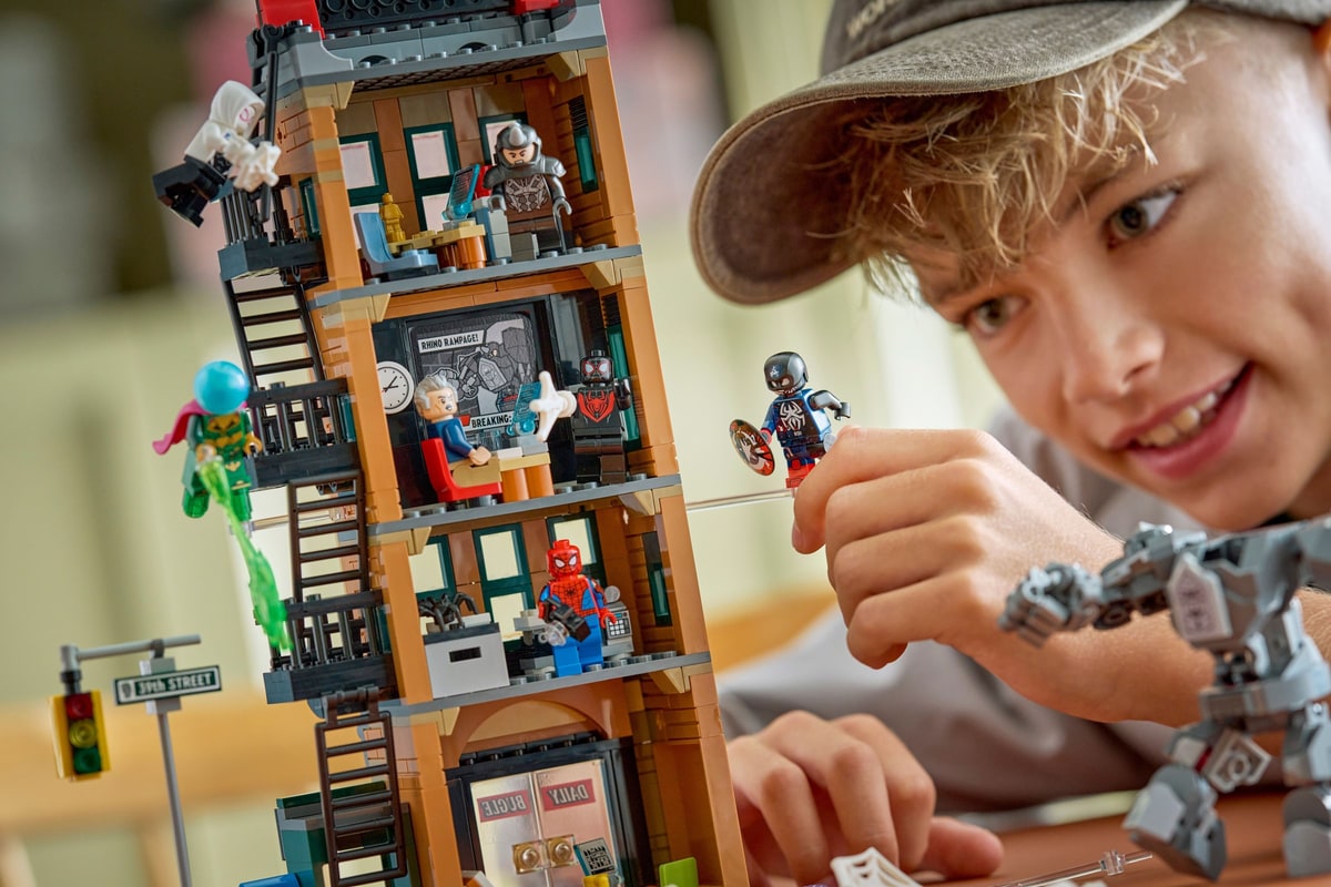 LEGO® 76342 Spider-Man kontra Mysterio: Daily Bugle - zdjęcie 36