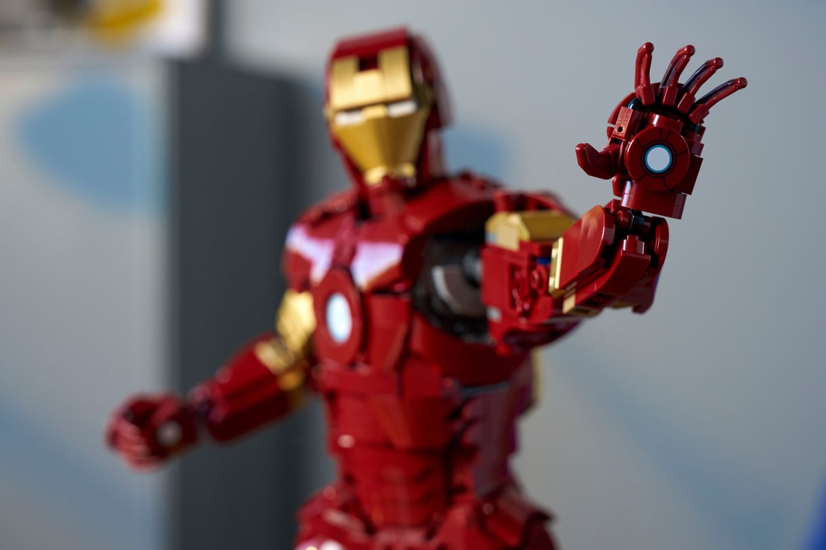 LEGO® 76344 Iron Man Mark 3 - edycja kolekcjonerska - zdjęcie 10