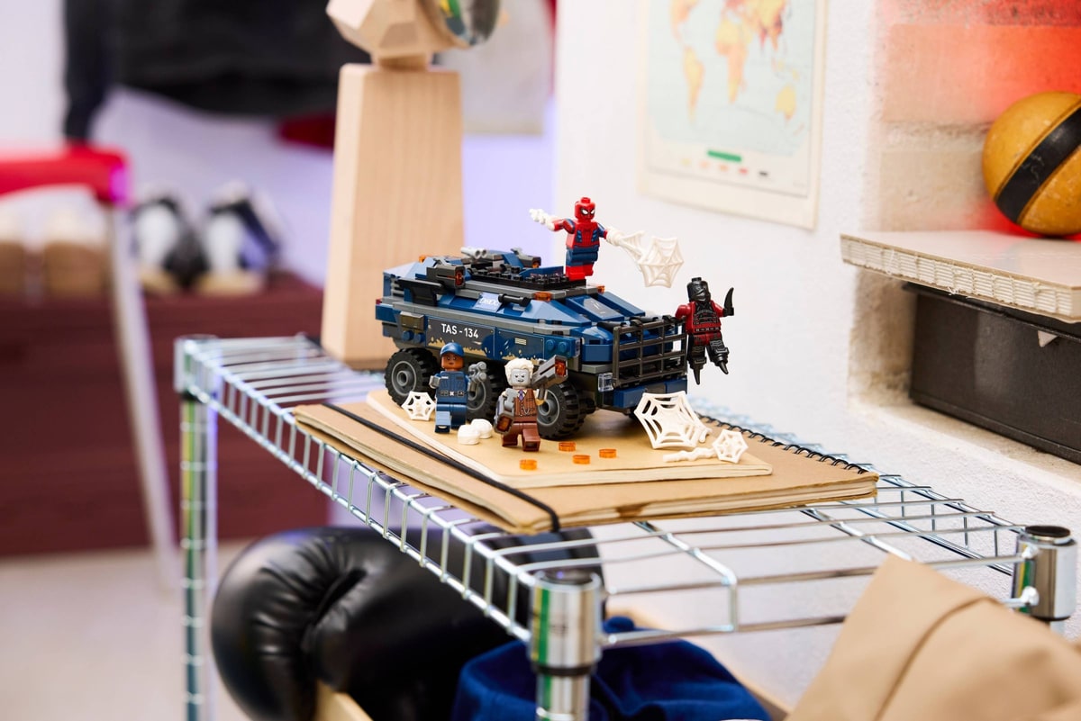 LEGO® 76349 Pościg Spider-Mana za więźniarką - zdjęcie 13