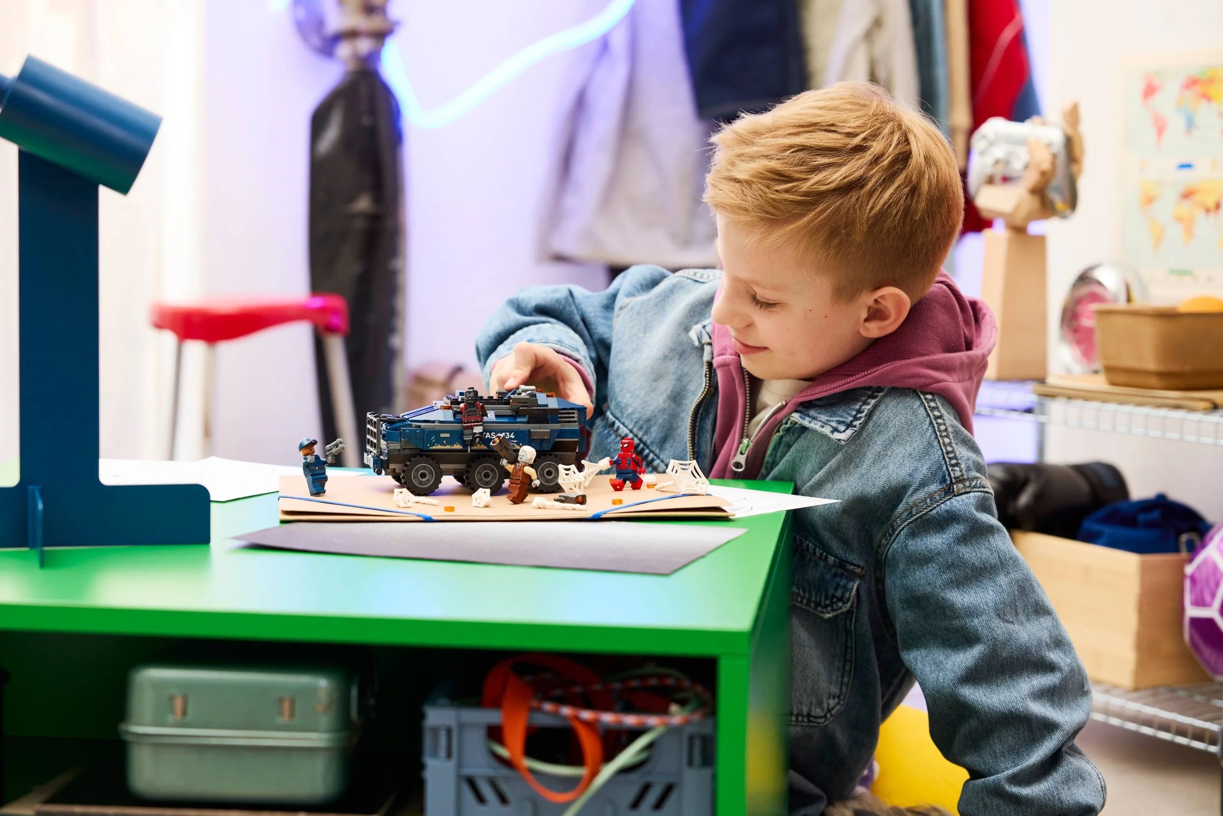 LEGO® 76349 Pościg Spider-Mana za więźniarką - zdjęcie 8