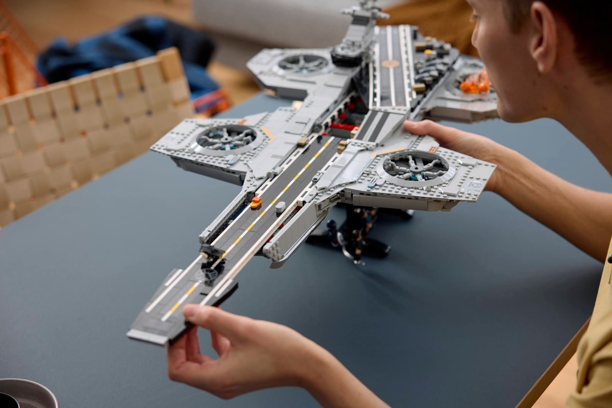 LEGO® 76354 Lotniskowiec T. A.R. C.Z. Y. - zdjęcie 9