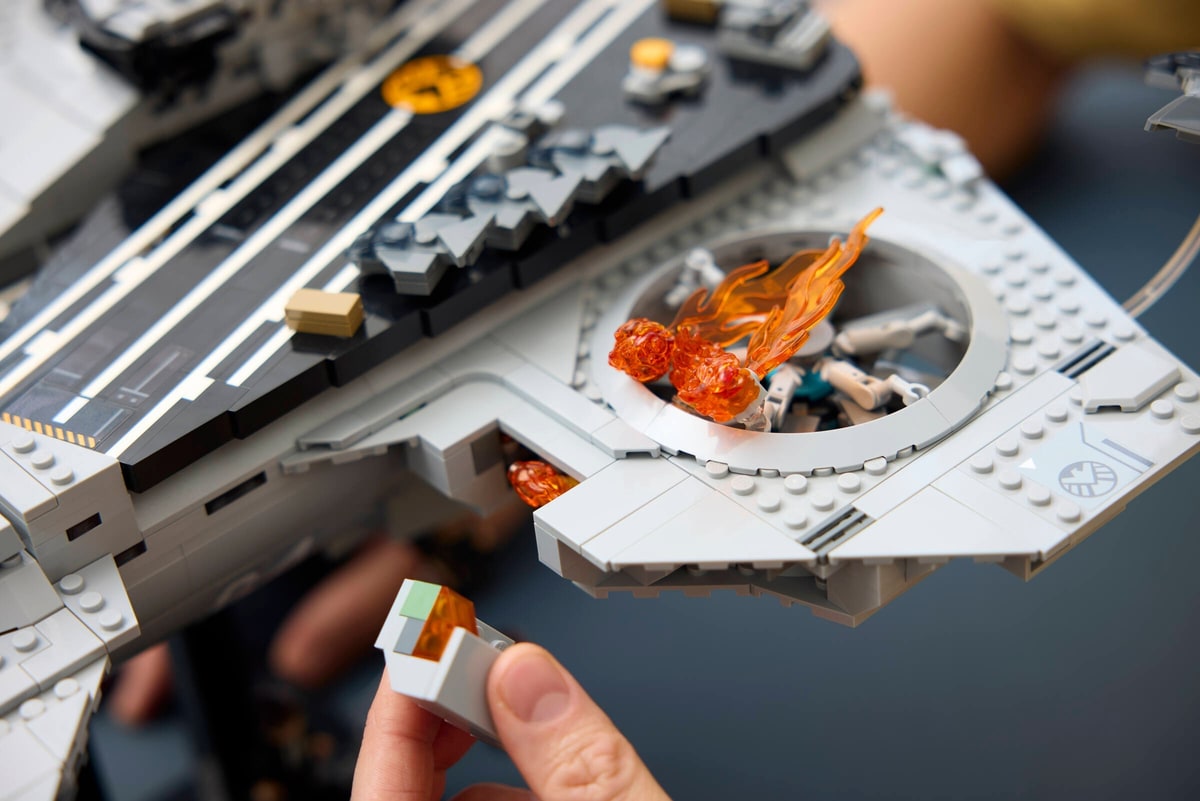 LEGO® 76354 Lotniskowiec T. A.R. C.Z. Y. - zdjęcie 15