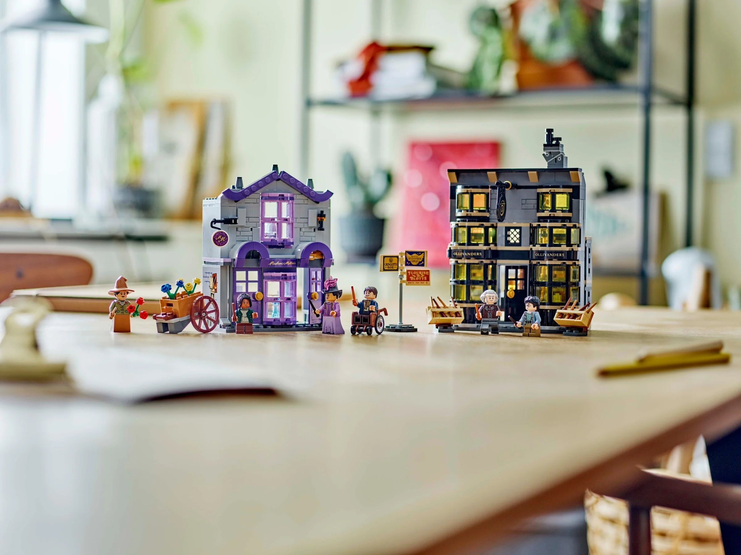 LEGO® 76439 Sklepy Ollivandera™ i Madame Malkin - zdjęcie 3