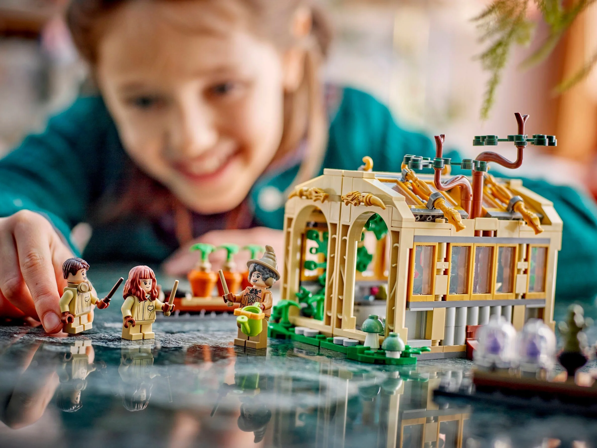 LEGO® 76445 Zamek Hogwart: zajęcia z zielarstwa - zdjęcie 6