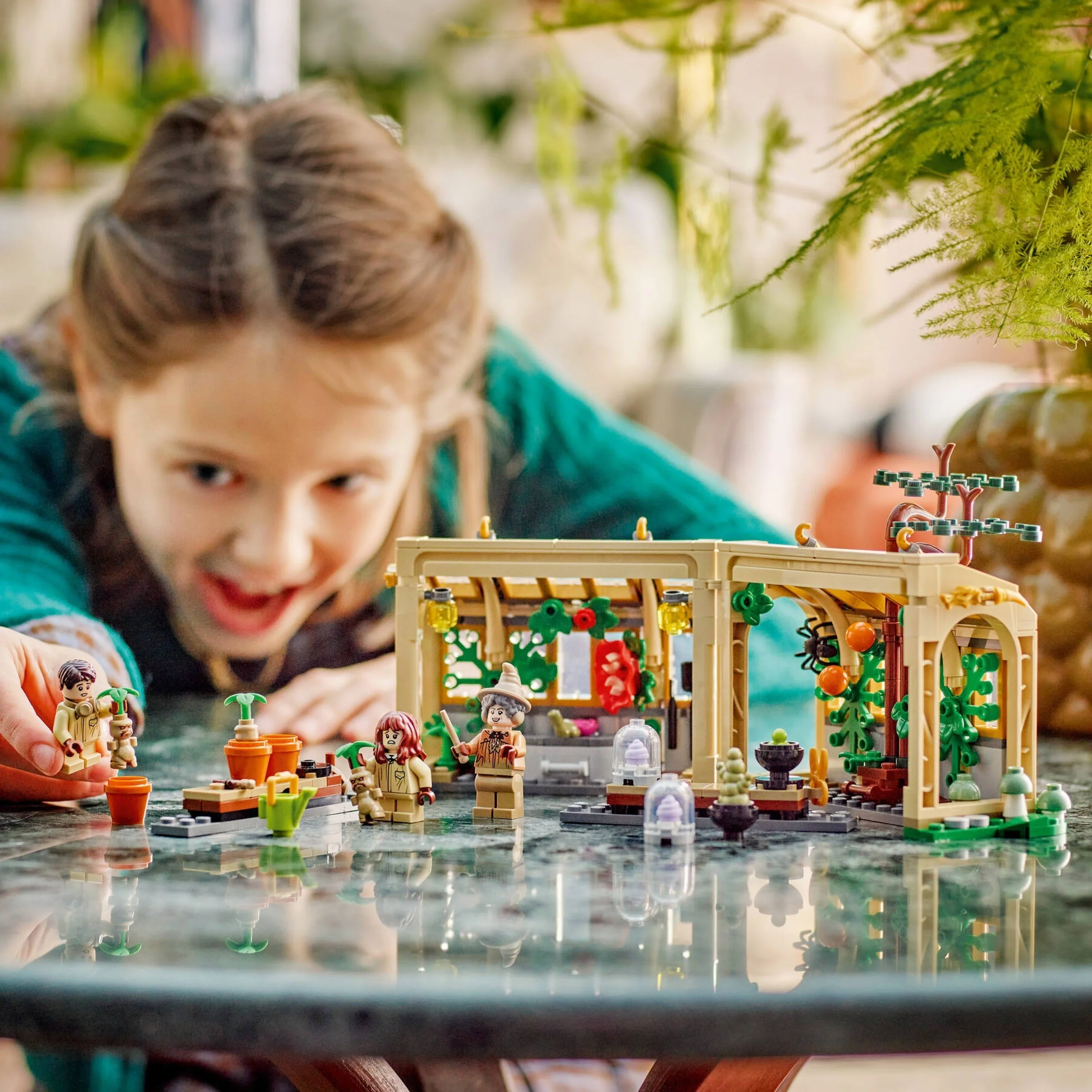 LEGO® 76445 Zamek Hogwart: zajęcia z zielarstwa - zdjęcie 7
