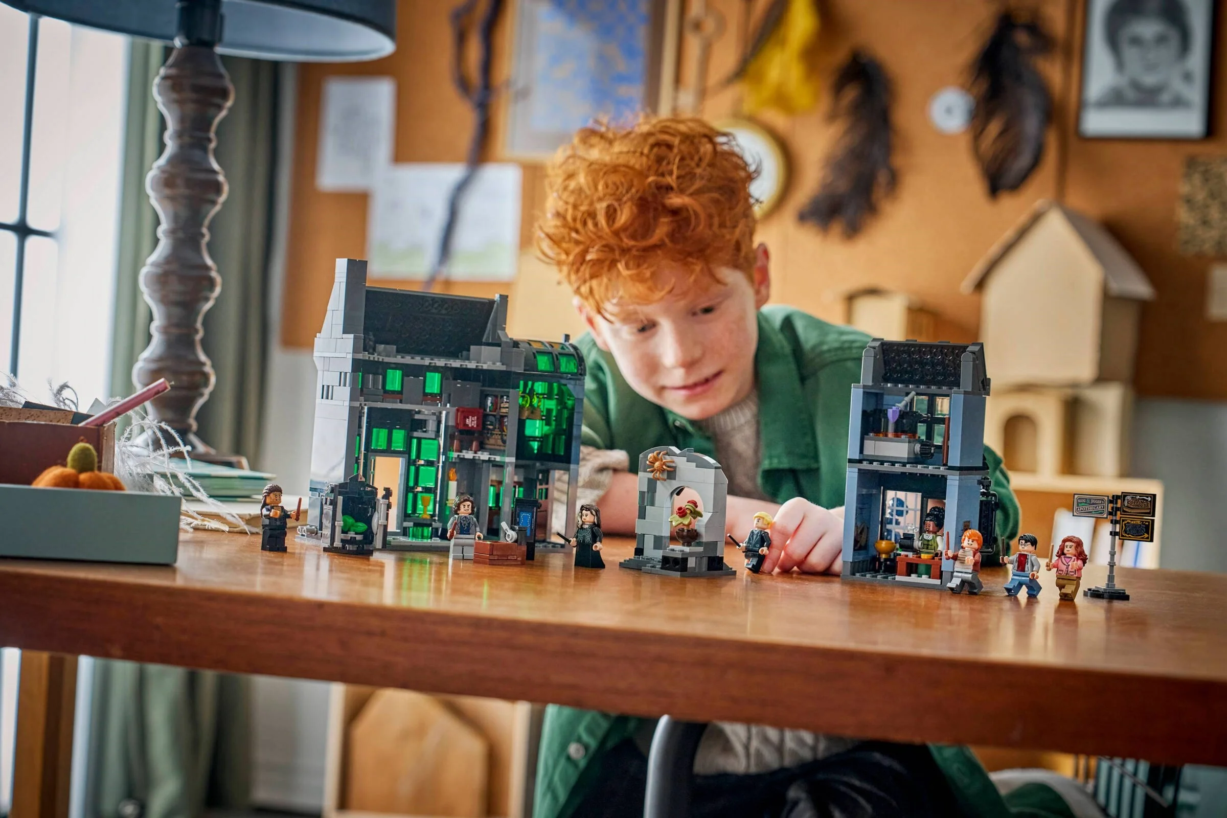 LEGO® 76471 Magiczne sklepy na ulicy Śmiertelnego Nokturnu - zdjęcie 11