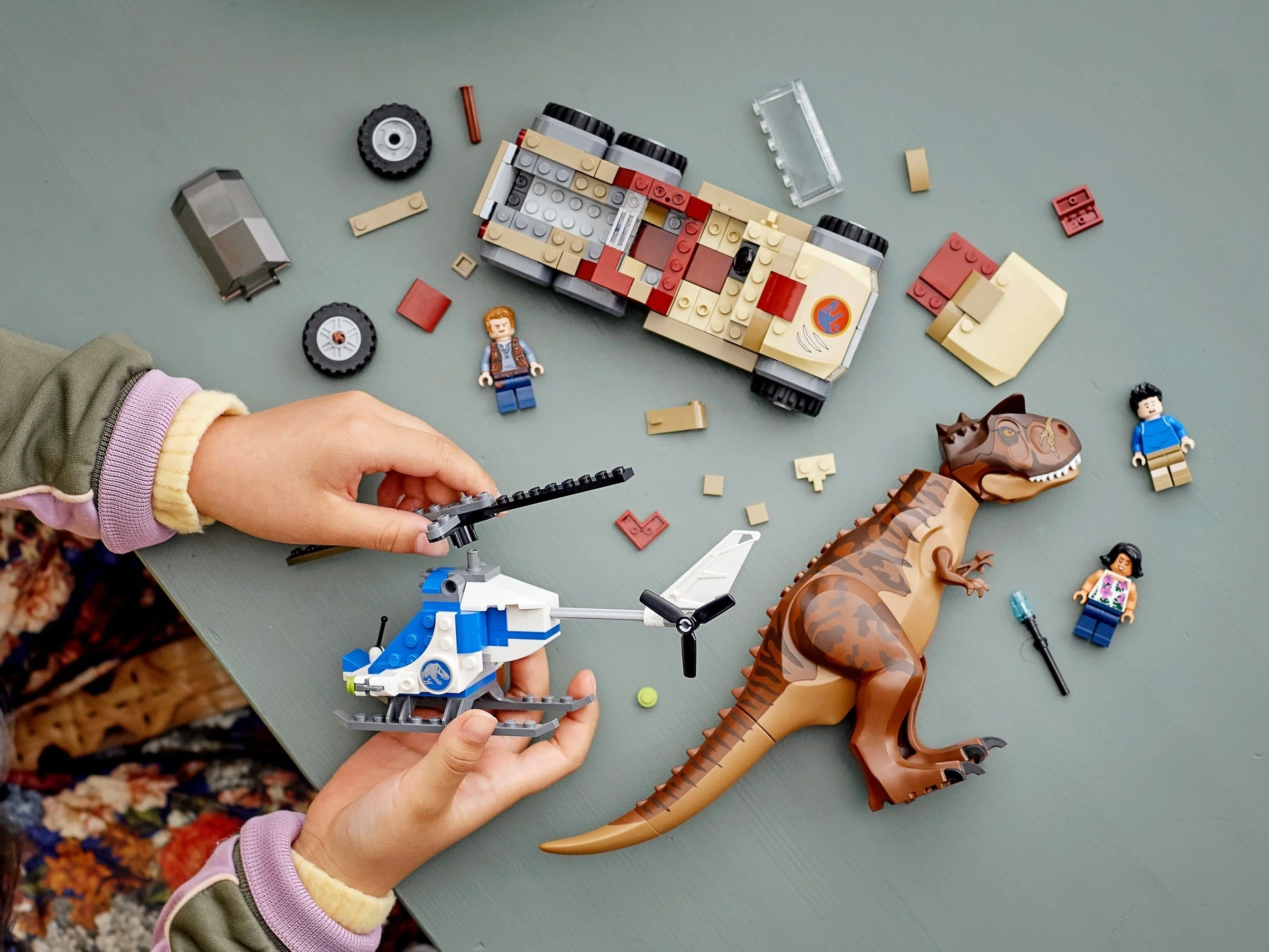 LEGO® 76941 Pościg za karnotaurem - zdjęcie 4