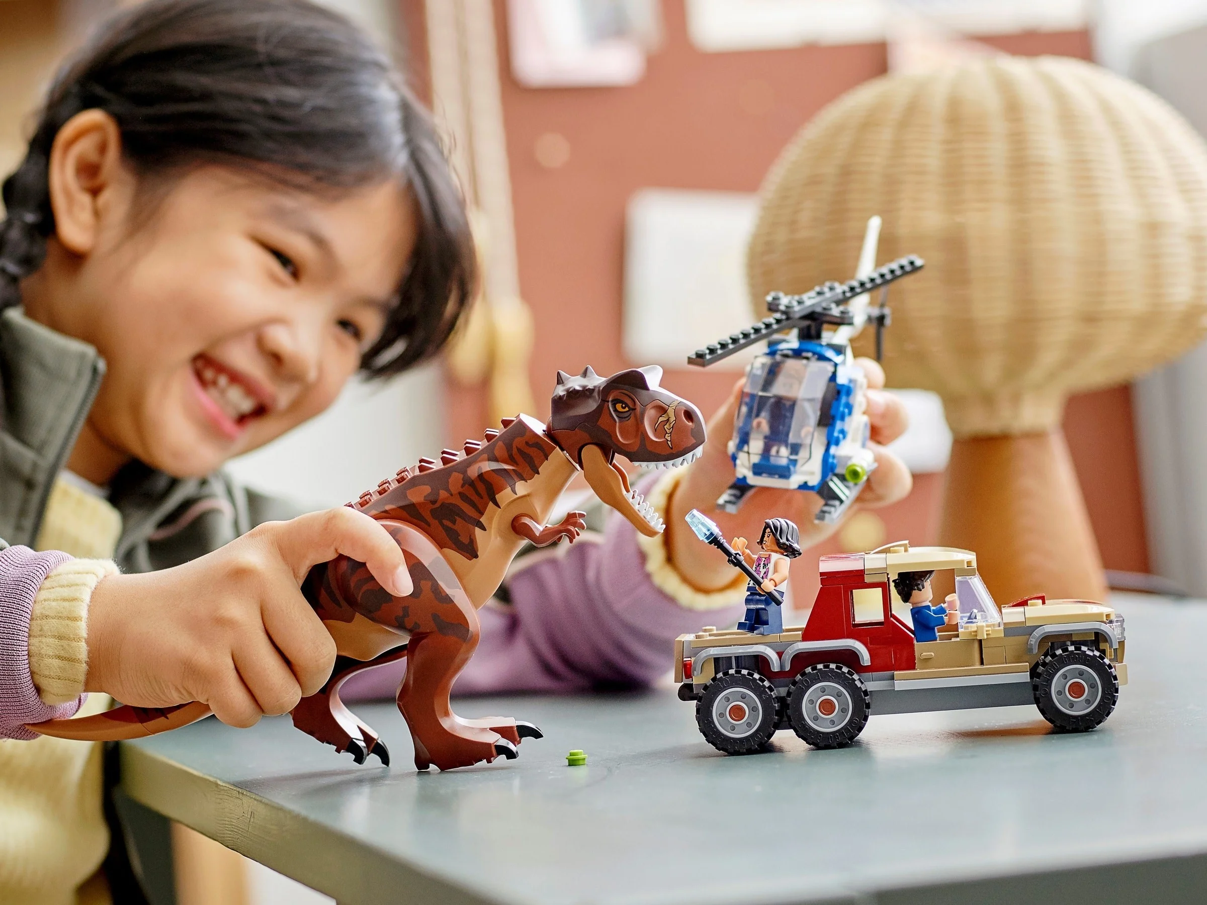 LEGO® 76941 Pościg za karnotaurem - zdjęcie 5