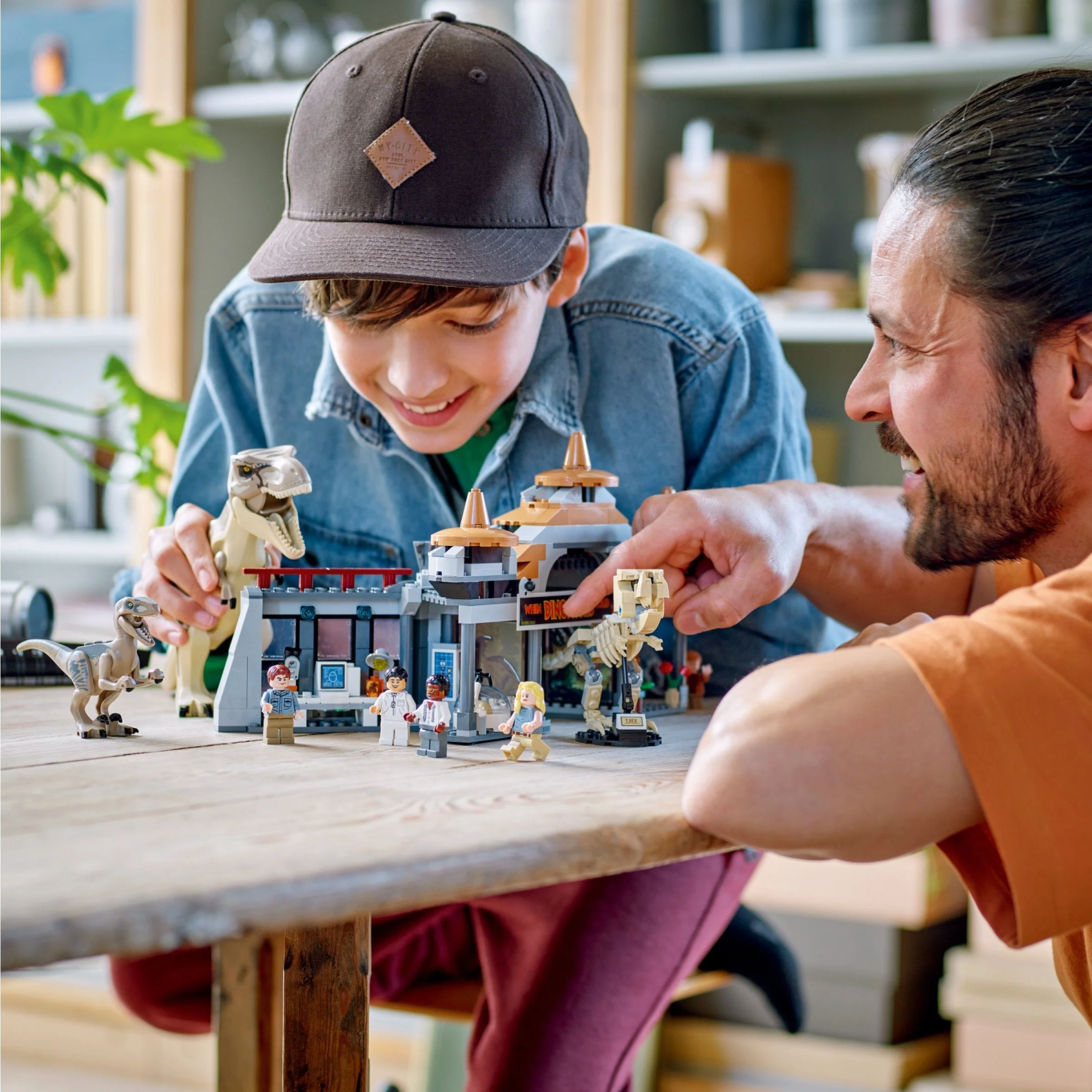 LEGO® 76961 Centrum dla odwiedzających: atak tyranozaura i raptora - zdjęcie 7