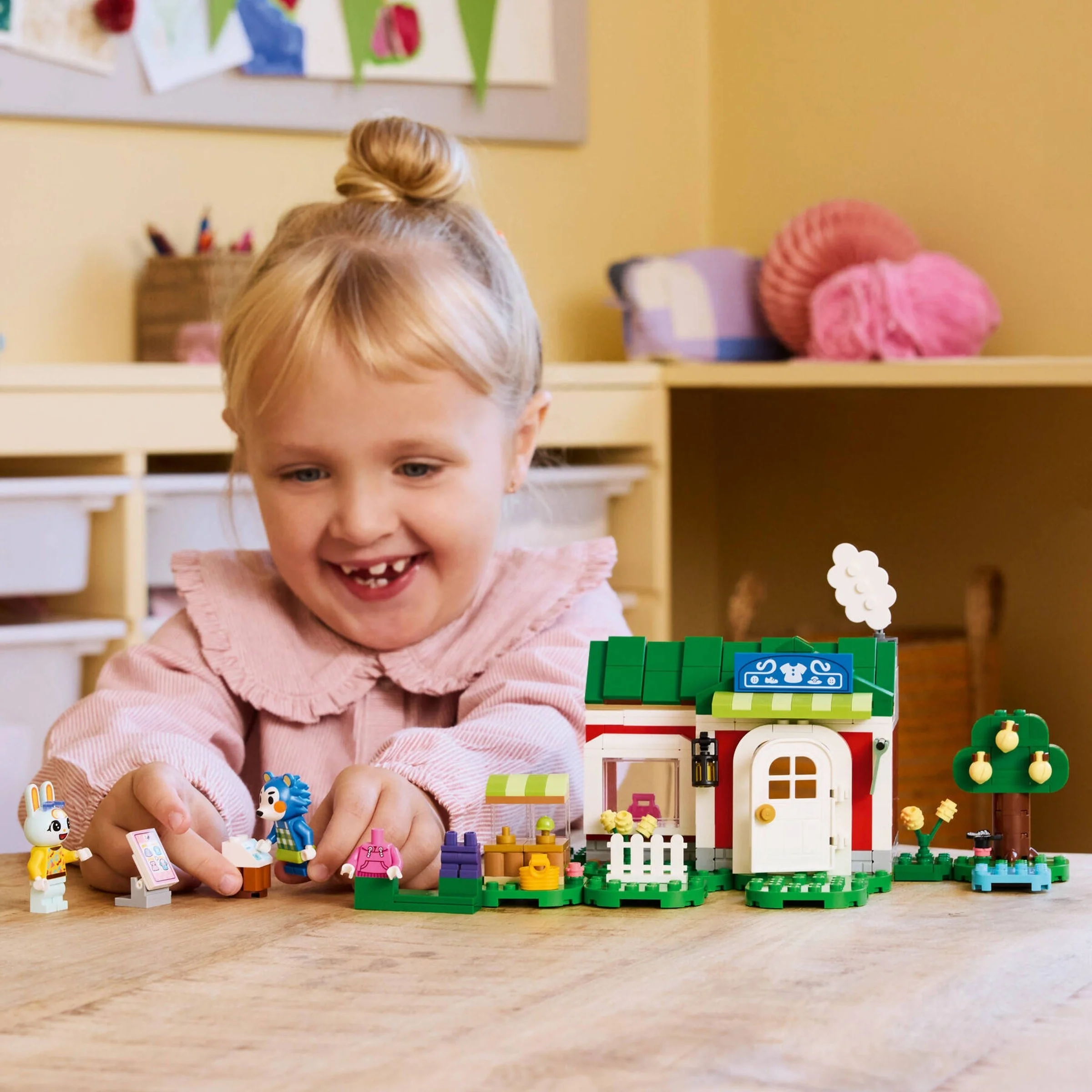 LEGO® 77055 Able Sisters i Sklep Odzieżowy - zdjęcie 11