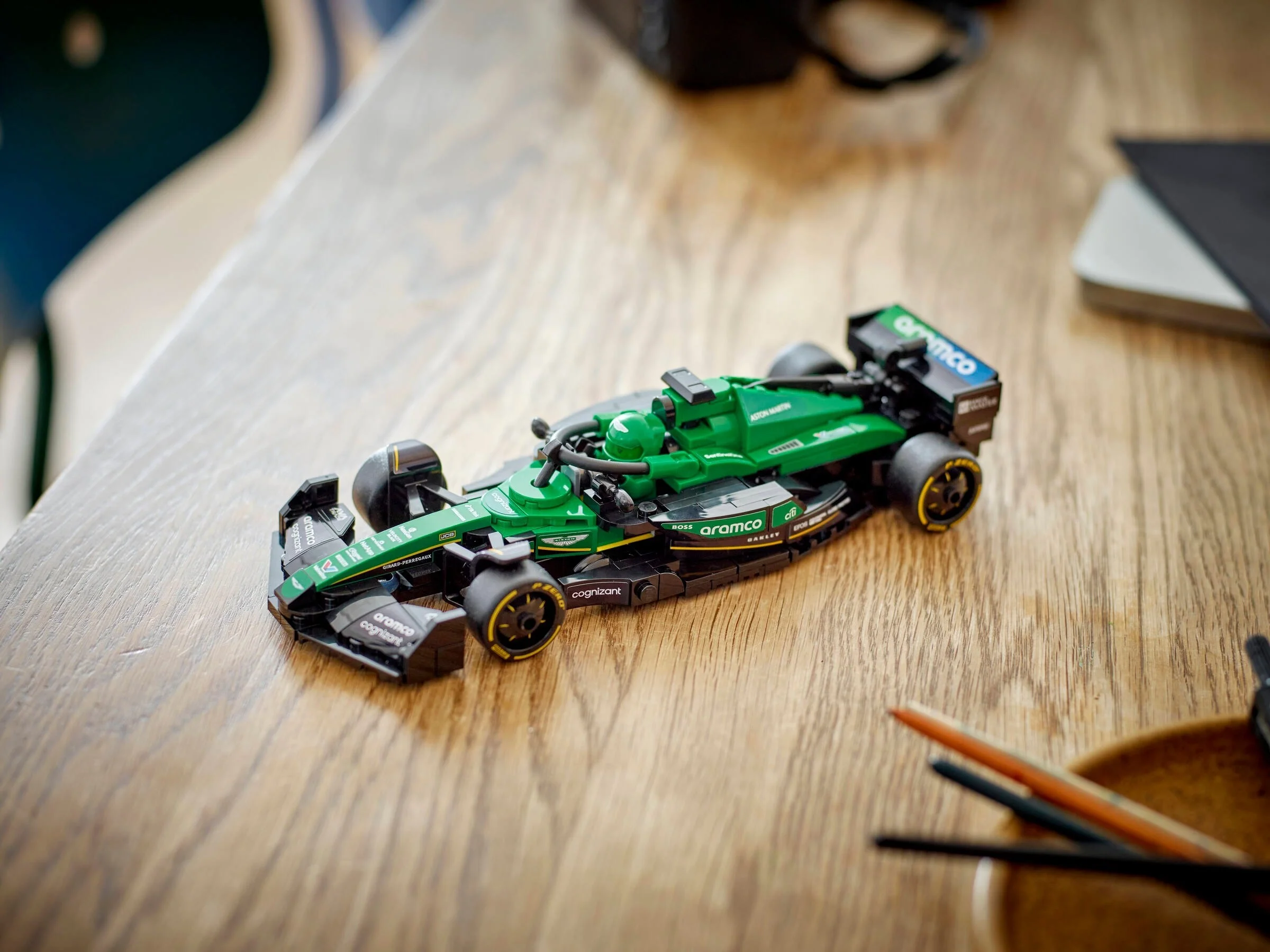 LEGO® 77245 Bolid F1 Aston Martin Aramco AMR24 - zdjęcie 6