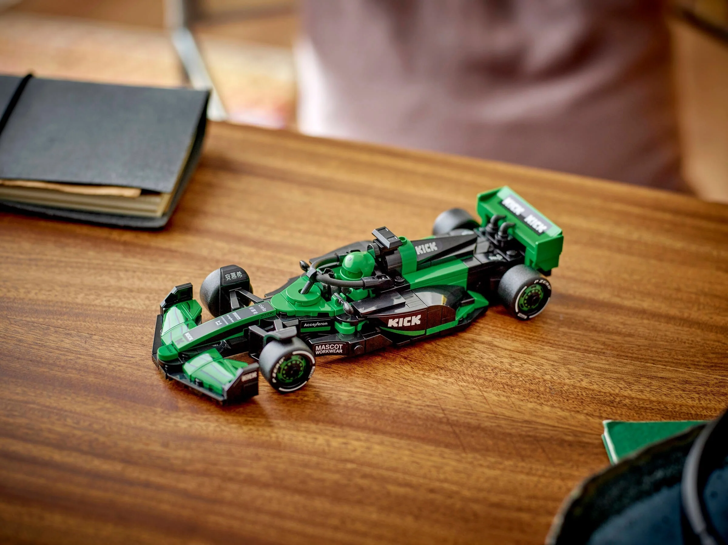 LEGO® 77247 Bolid F1 KICK Sauber Team C44 - zdjęcie 6