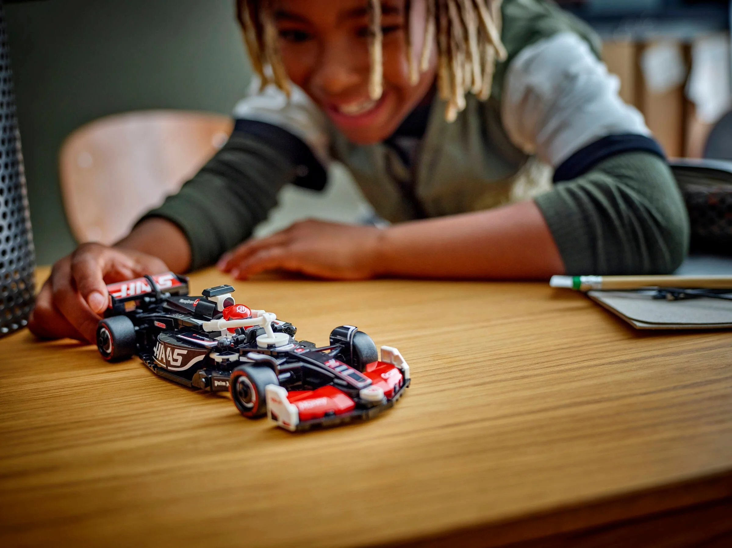 LEGO® 77250 Bolid F1 MoneyGram Haas Team VF-24 - zdjęcie 5