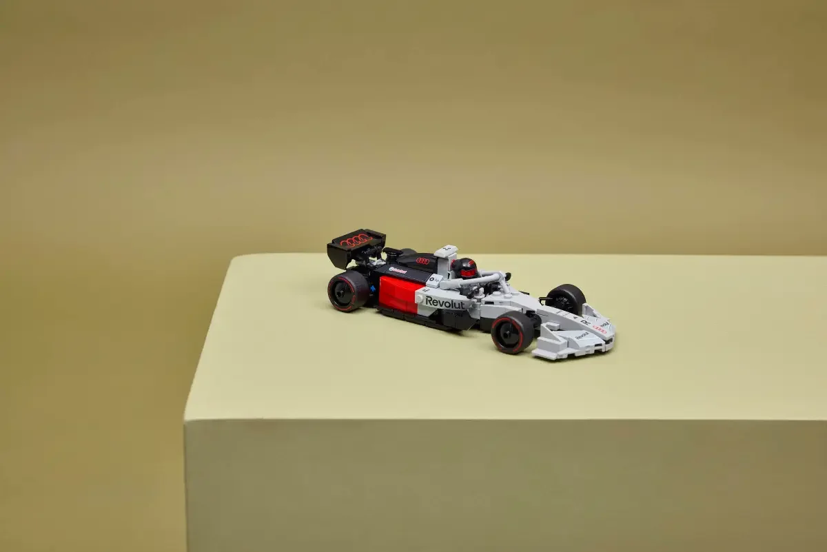 LEGO® 77259 Bolid Audi Revolut F1 Team R26 - zdjęcie 15